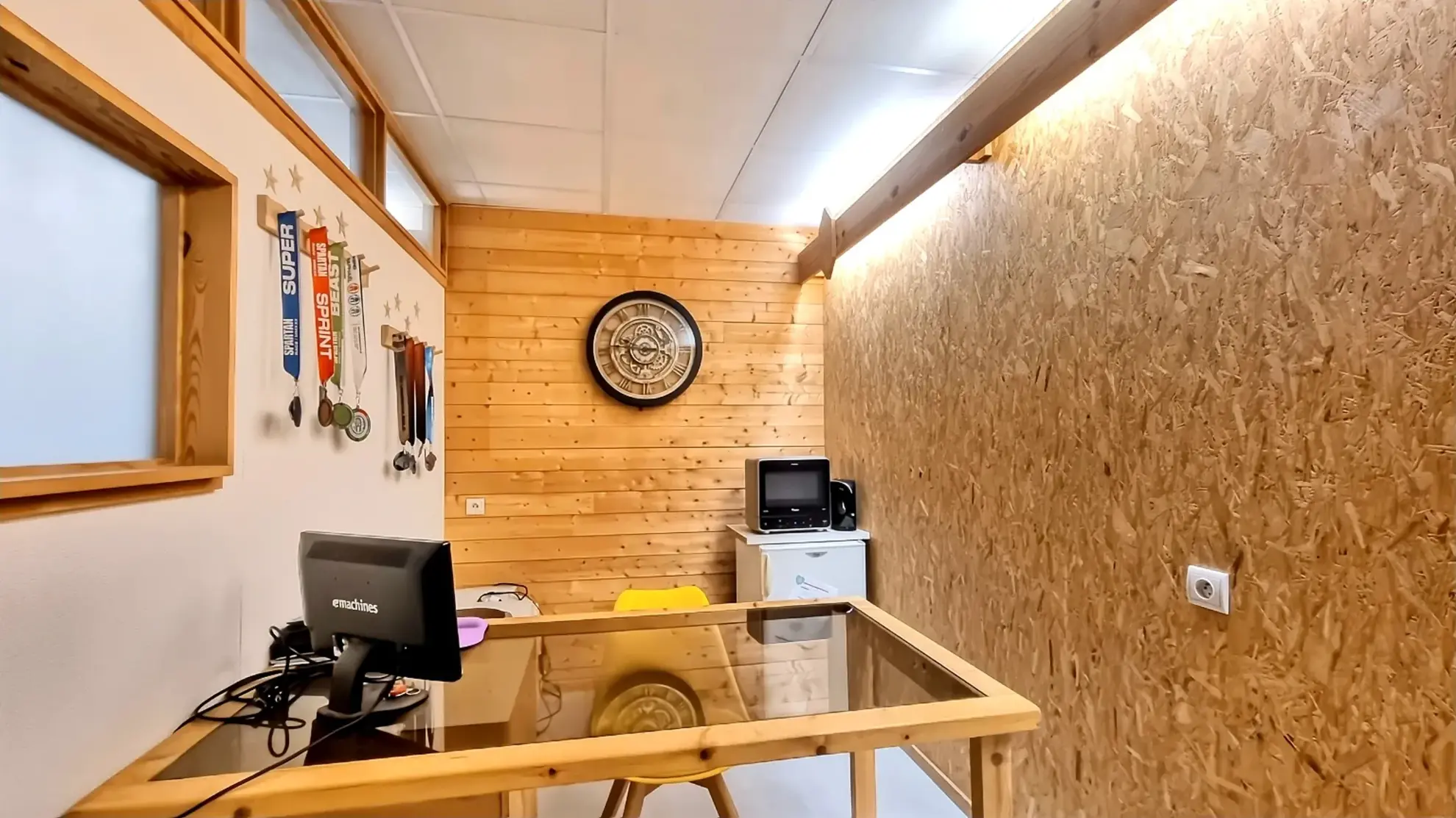 Local commercial de 82 m² à Aulnat avec grand potentiel dans le centre-ville 