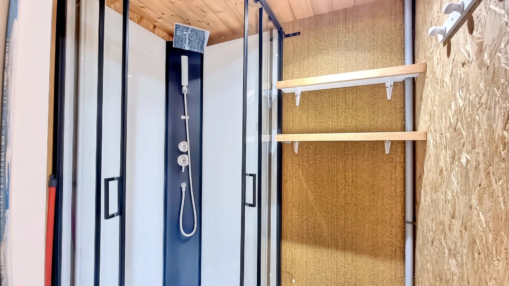 Local commercial de 82 m² à Aulnat avec grand potentiel dans le centre-ville 