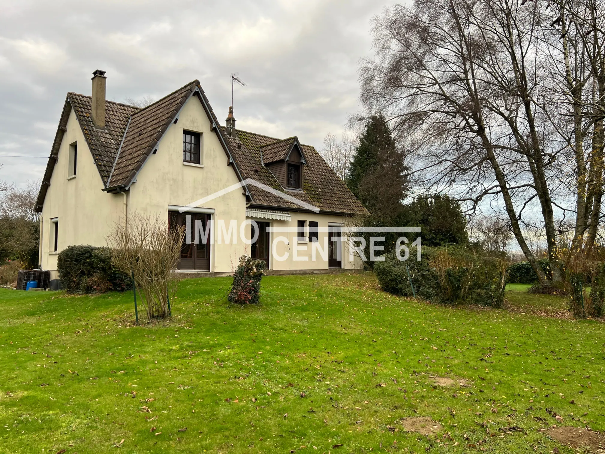 Maison de plain-pied avec jardin et grenier aménageable à Ranes (61)