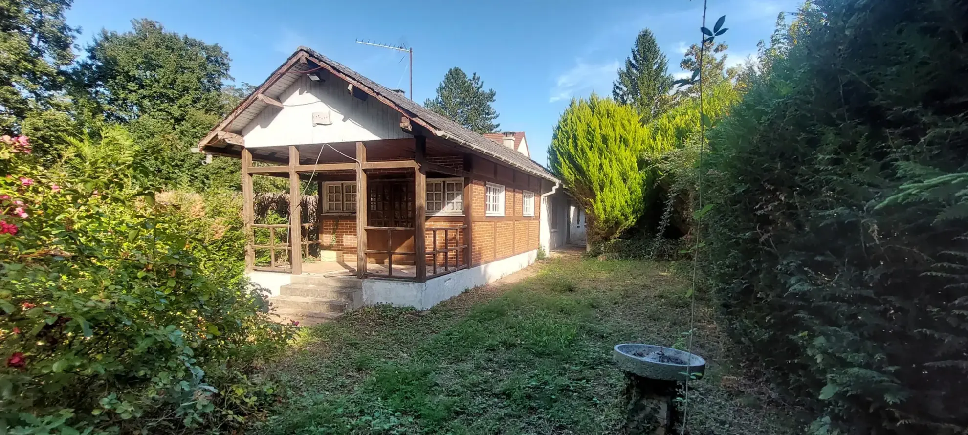 Maison avec accès à la rivière à Champs-sur-Yonne - 72 m² à rénover 