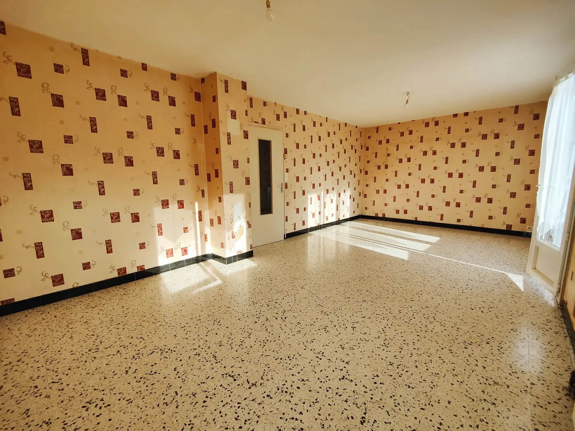 Maison lumineuse avec sous-sol total à Charmoy - 84 m² 
