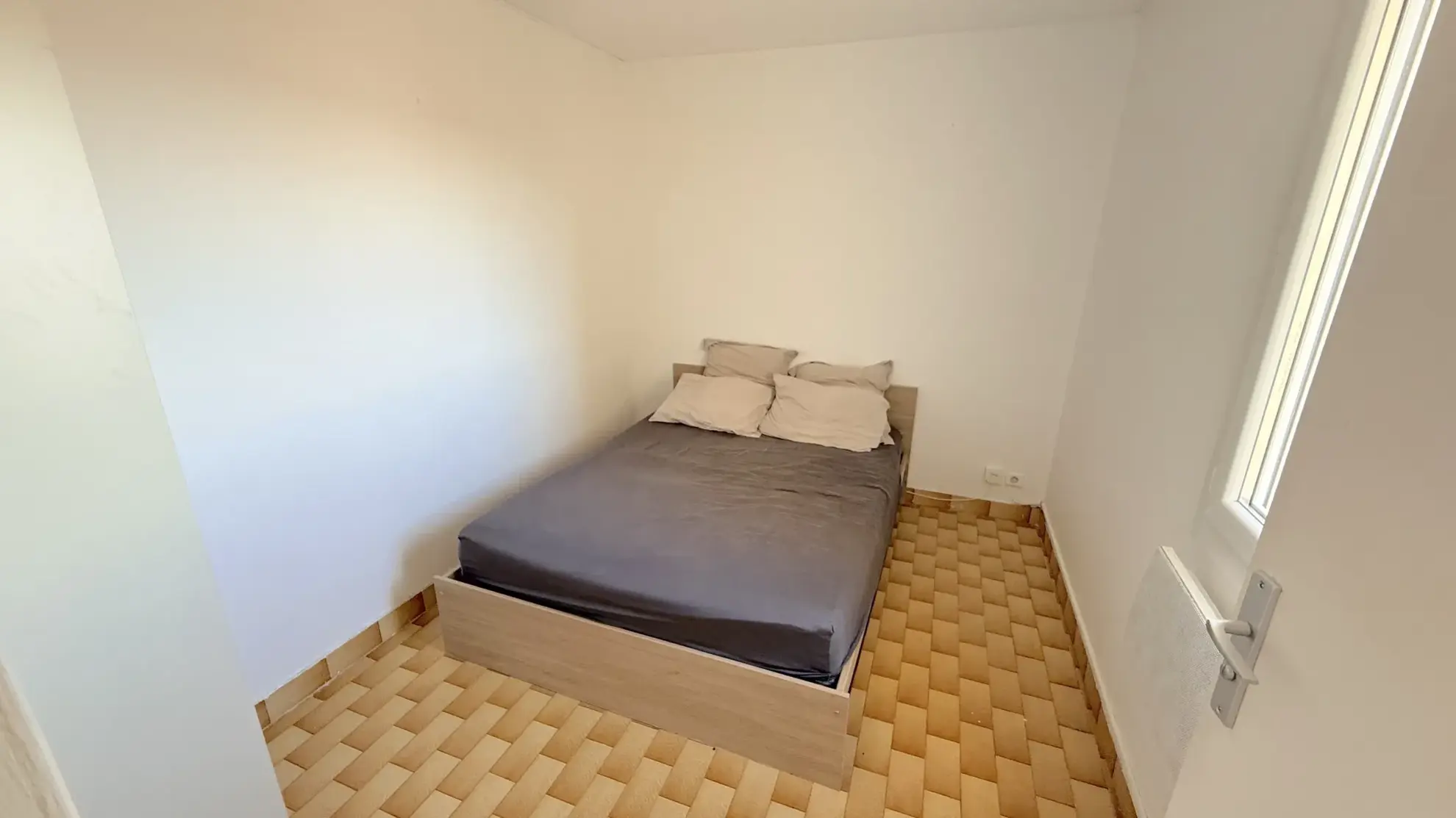 Bel appartement F2 avec loggia à Carnon-Plage, vue étangs et parking privé 