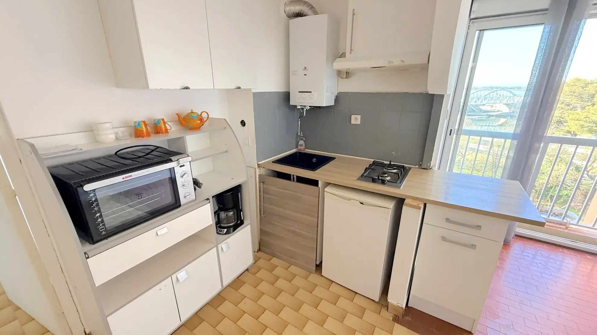 Bel appartement F2 avec loggia à Carnon-Plage, vue étangs et parking privé 