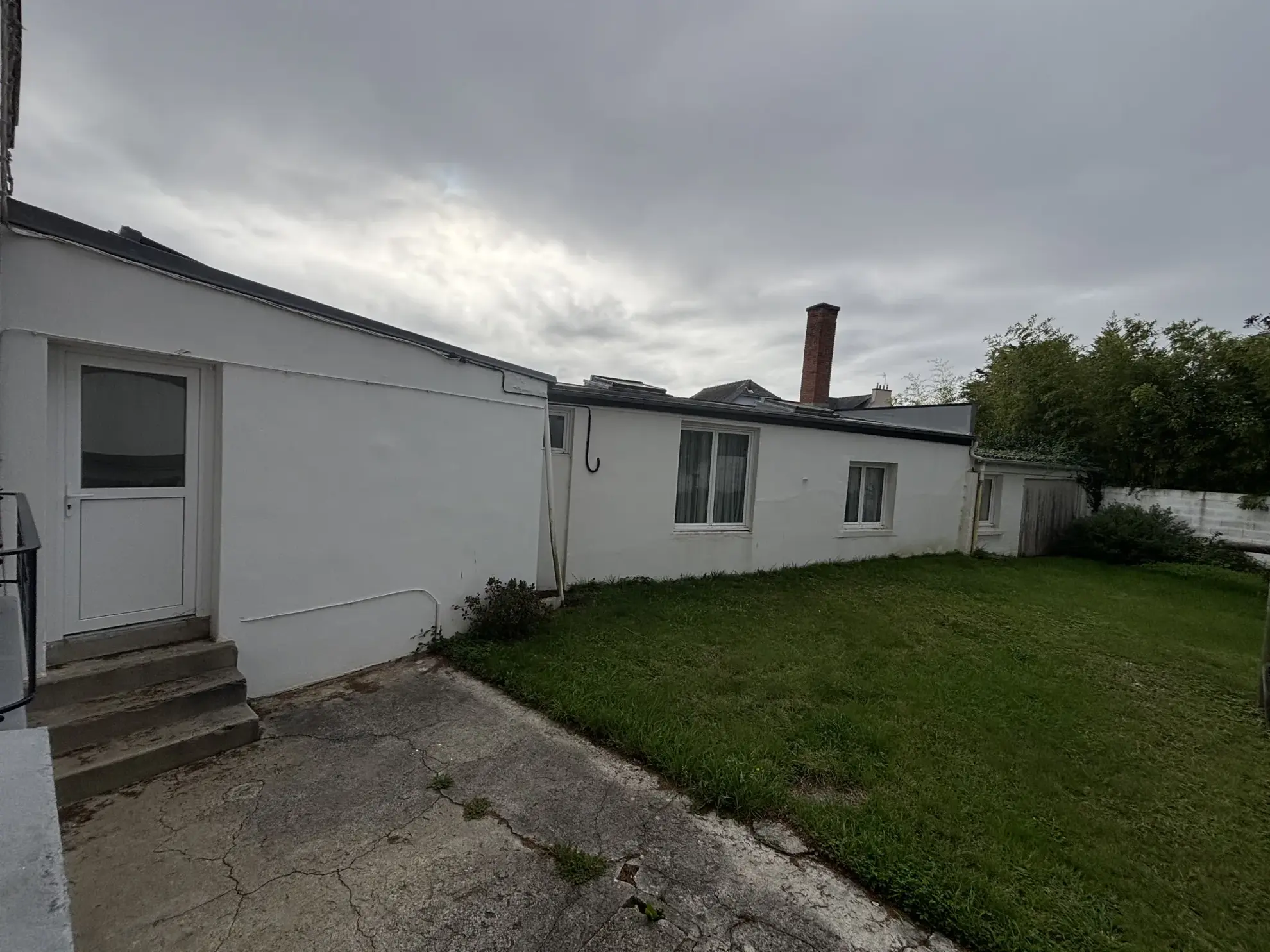 Ensemble immobilier polyvalent à vendre à Le Relecq-Kerhuon proche de la plage 