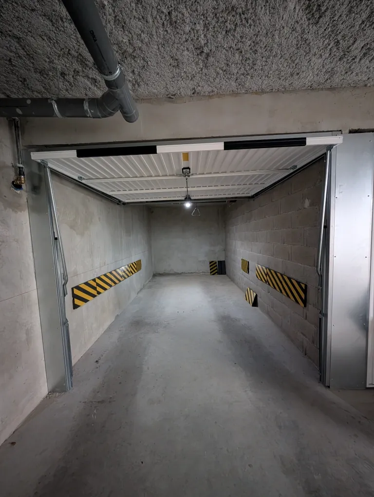 Garage fermé de 13 m² à vendre dans résidence sécurisée à Lyon 8ème