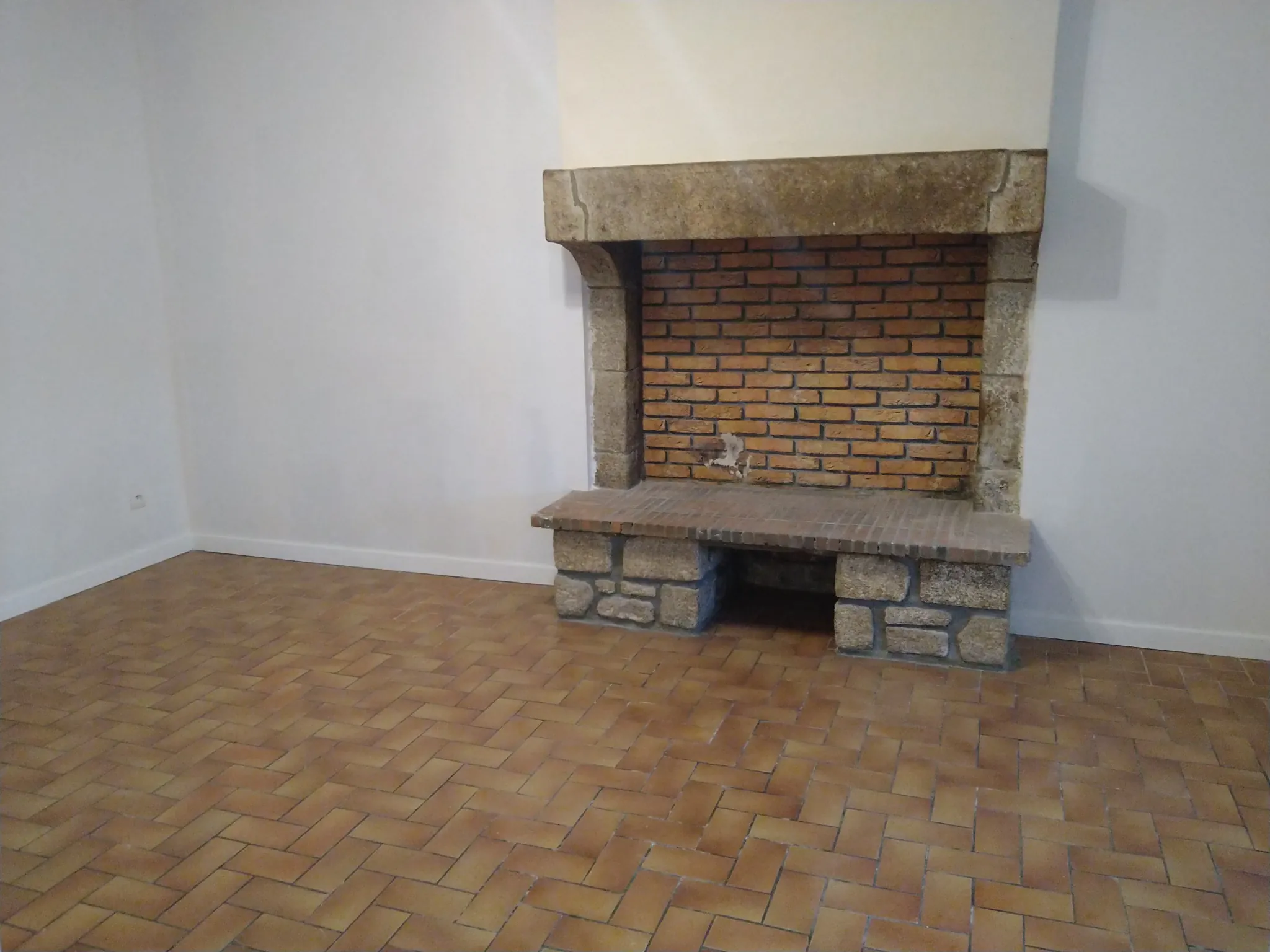 Maison de 103,74 m² à Averton avec garage et terrain à vendre 