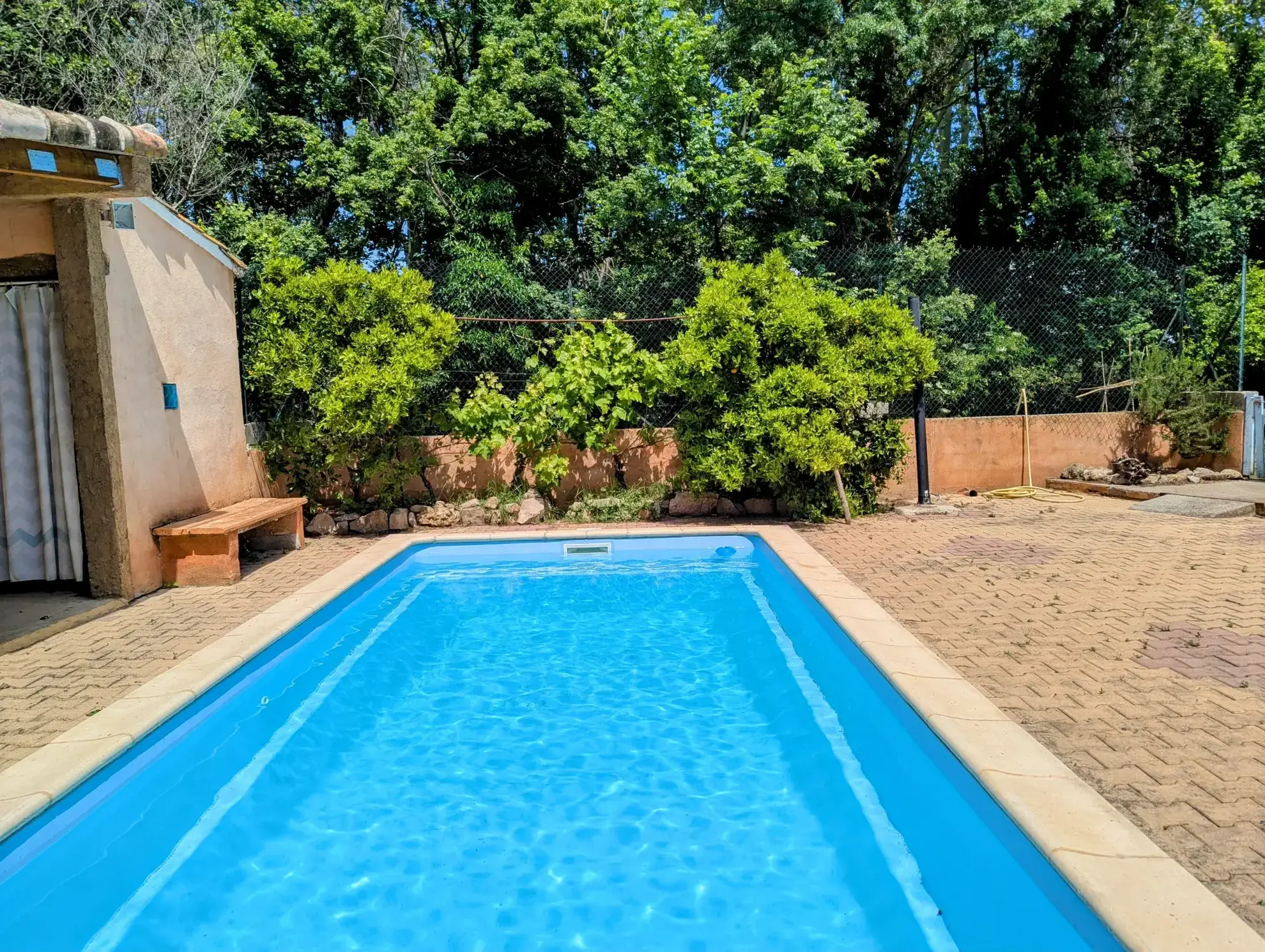 Villa plain-pied lumineuse avec jardin, garage et potentiel locatif à Mirepeisset