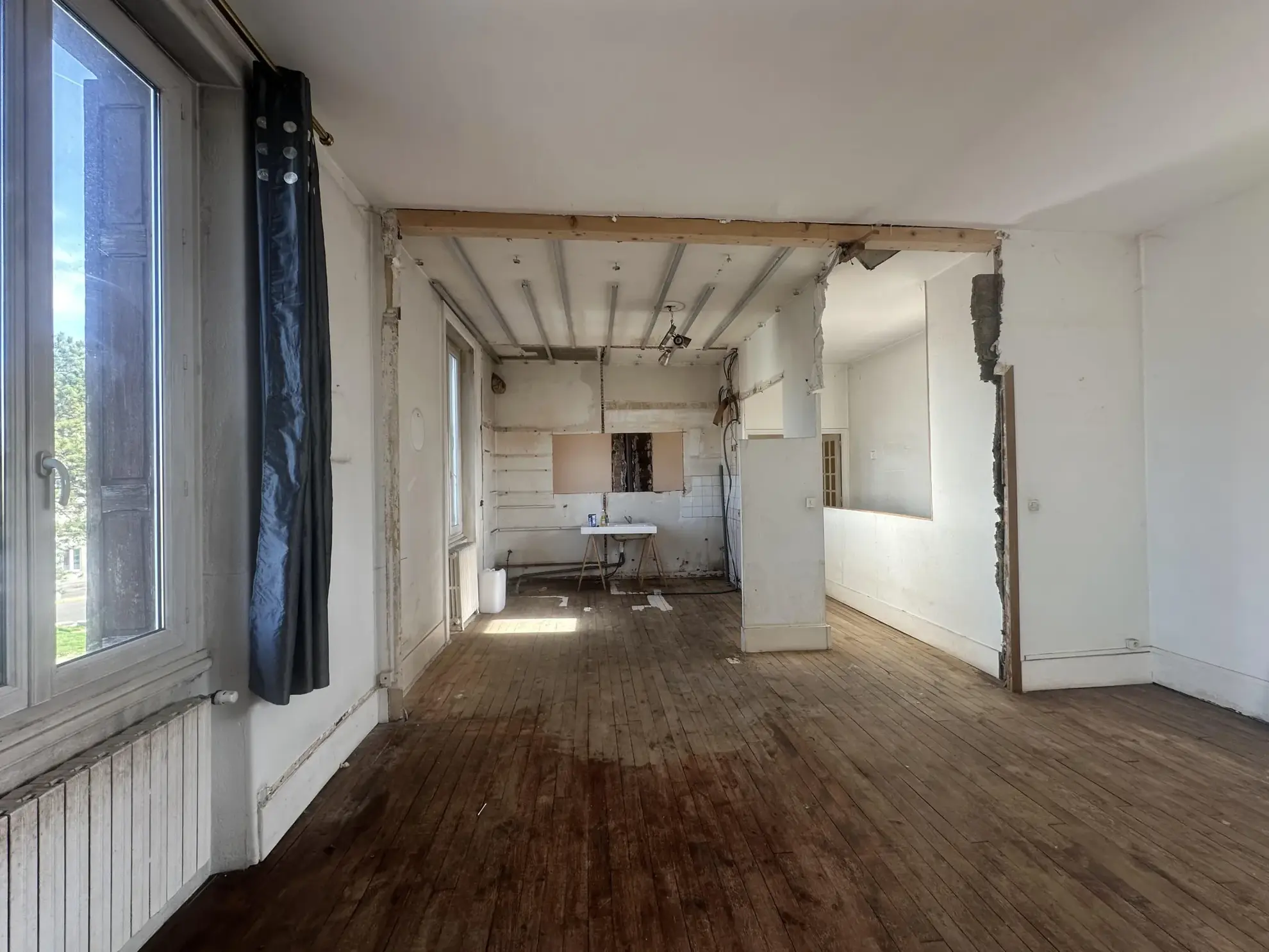 Maison de ville à Saint-Étienne à rénover avec studio indépendant et fort potentiel 