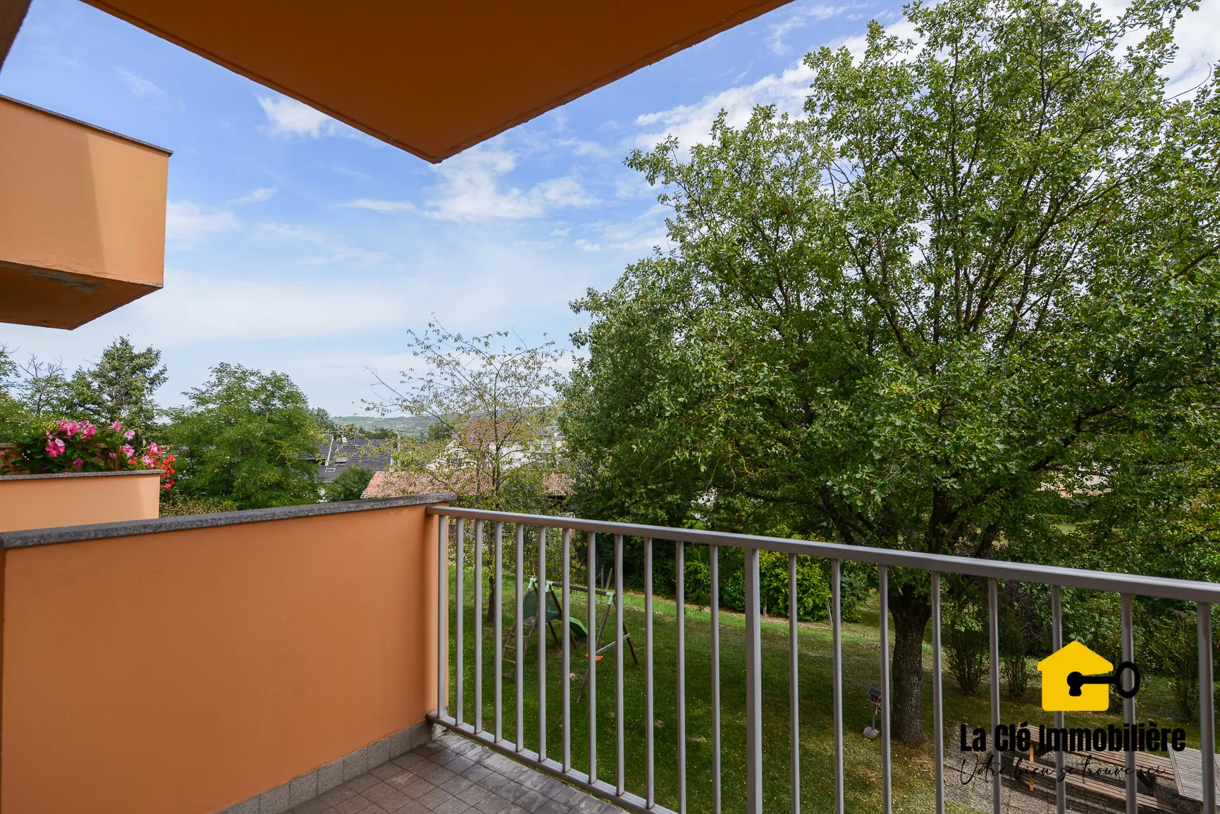 Appartement F4 à Kembs avec terrasse, double garage et vue dégagée 