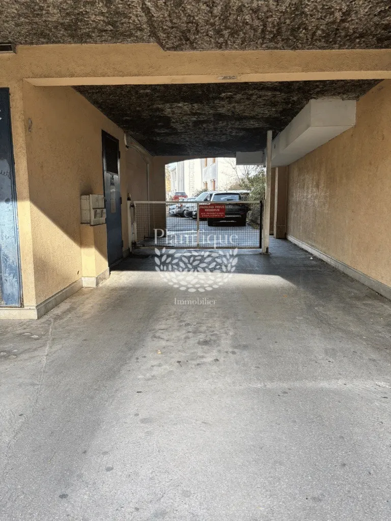 Place de parking aérienne sécurisée à Annemasse proche gare et tramway 