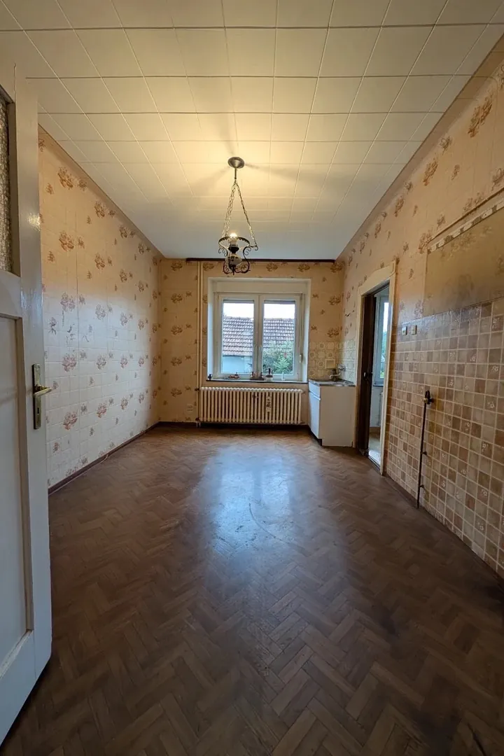 Maison à rénover avec jardin et garage à Falck, secteur Creutzwald 