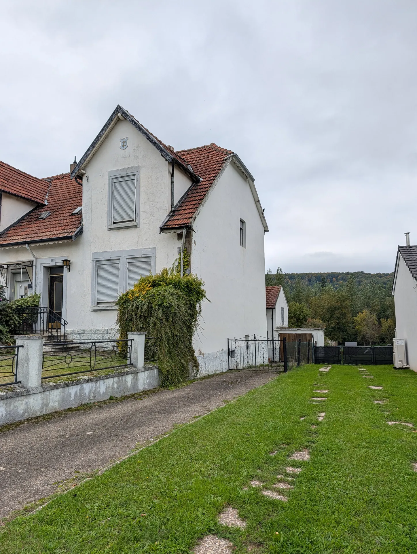 Maison à rénover avec jardin et garage à Falck, secteur Creutzwald 