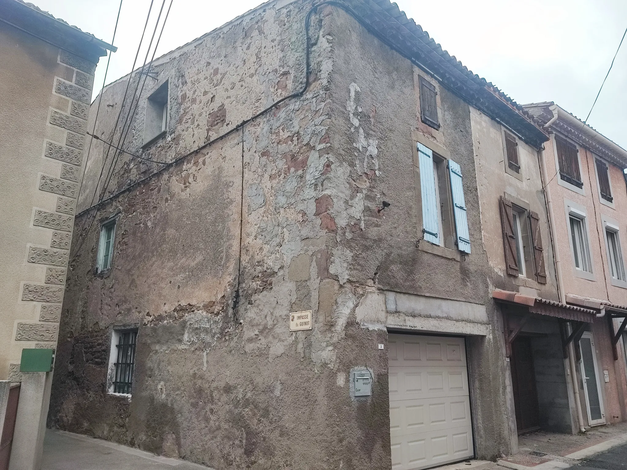 Maison de village à rénover entre Carcassonne et Narbonne - Garage et terrasse