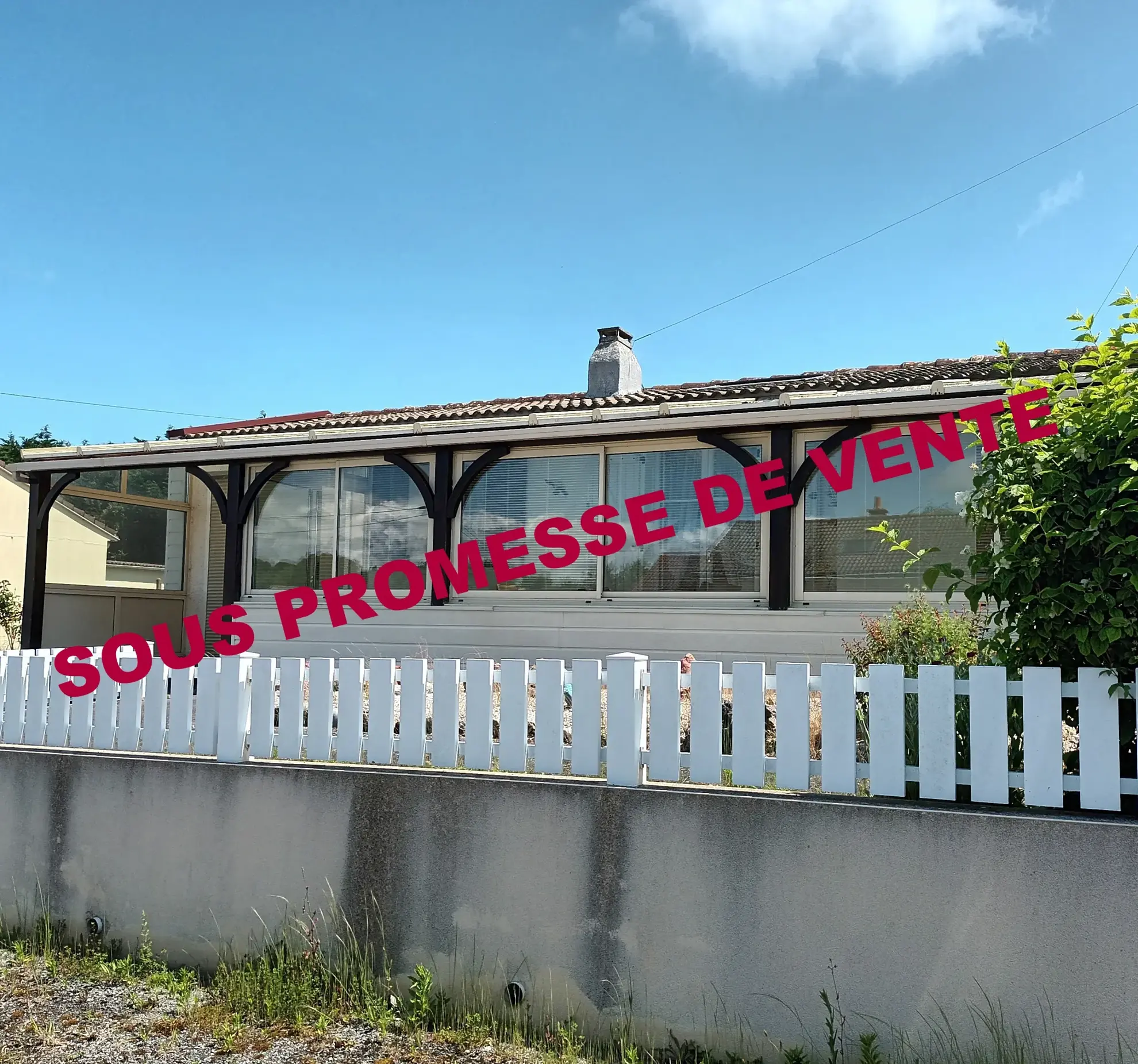 Maison de plain pied à vendre à Saint Michel Chef Chef - 2 chambres, garage et véranda 