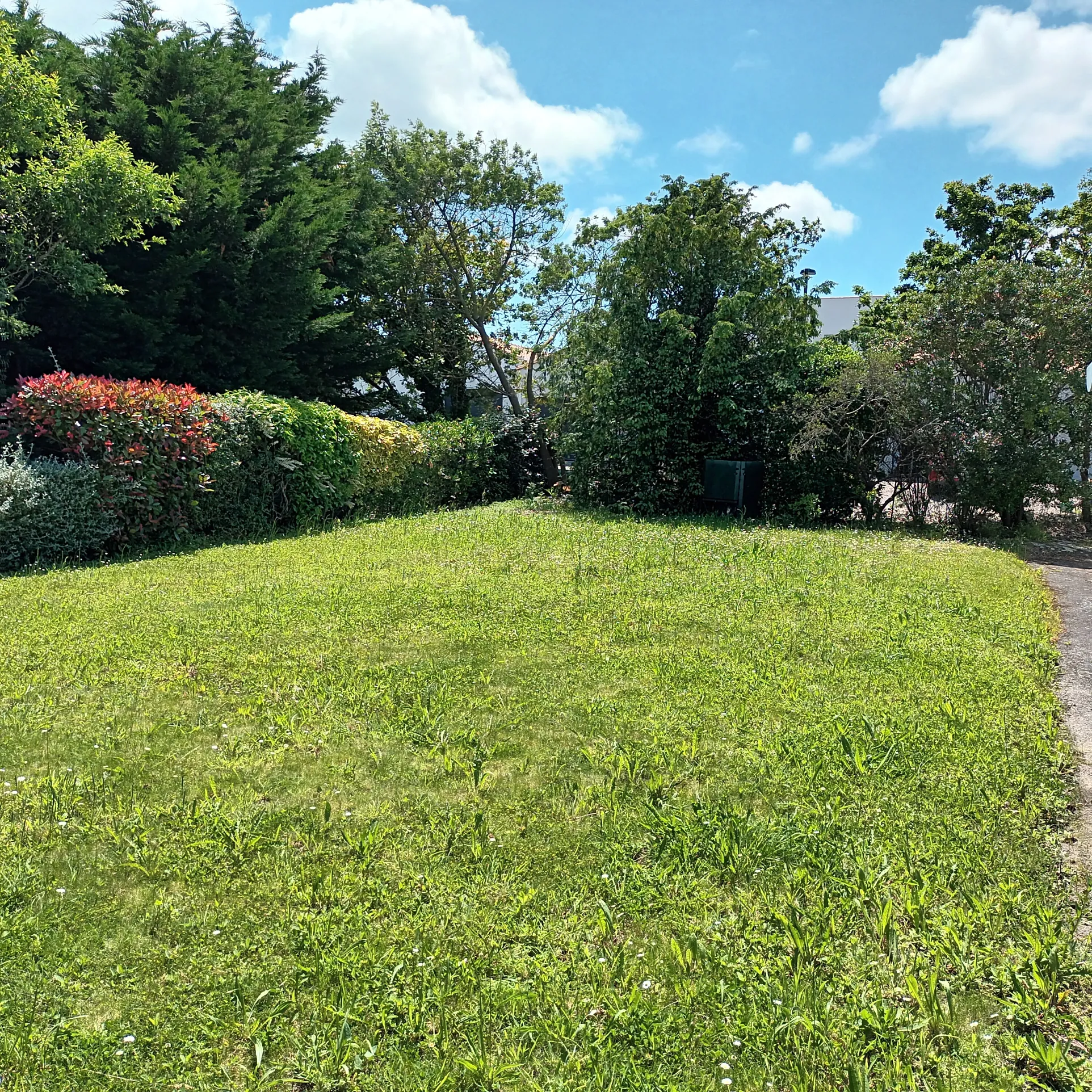 Maison de plain pied à vendre à Saint Michel Chef Chef - 2 chambres, garage et véranda 