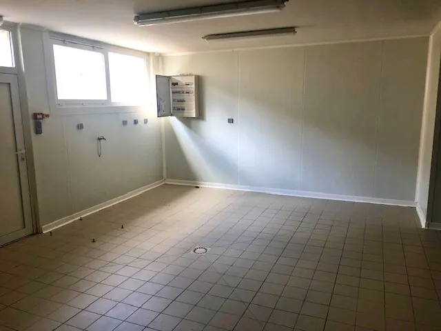 Immeuble ancien avec cour et parking à Vendre à Lonzac - Potentiel Mixte 