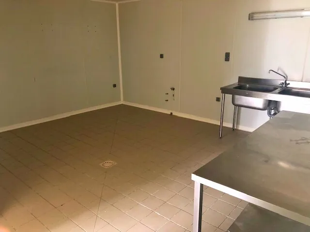 Immeuble ancien avec cour et parking à Vendre à Lonzac - Potentiel Mixte 