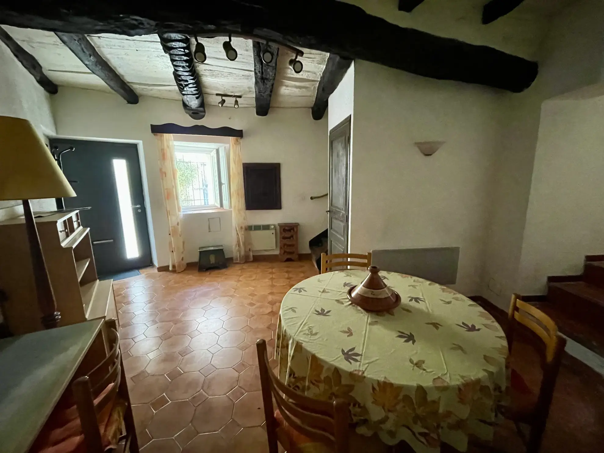 A vendre maison de ville à Servian avec caves et potentiel de rénovation 