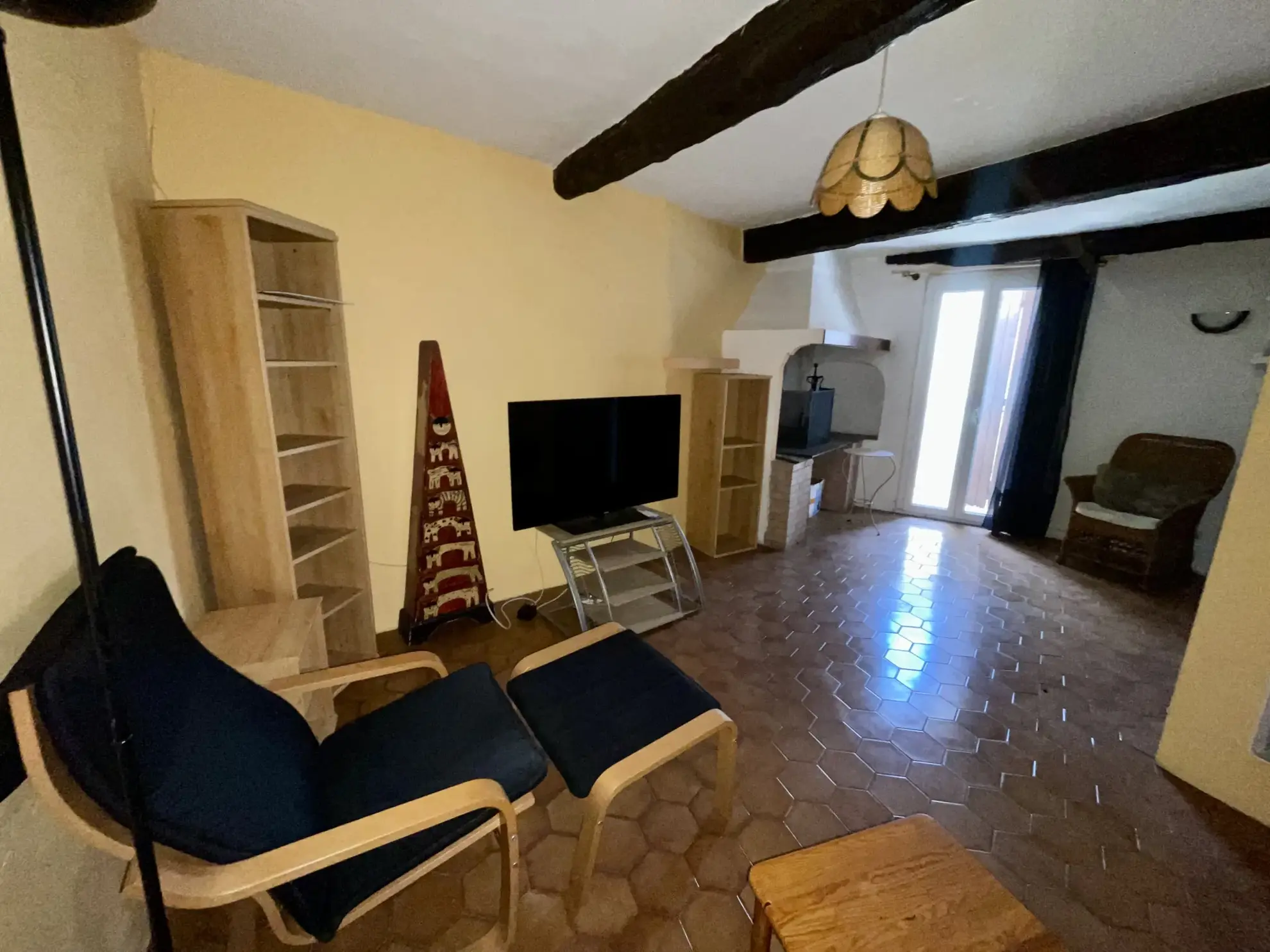 A vendre maison de ville à Servian avec caves et potentiel de rénovation 