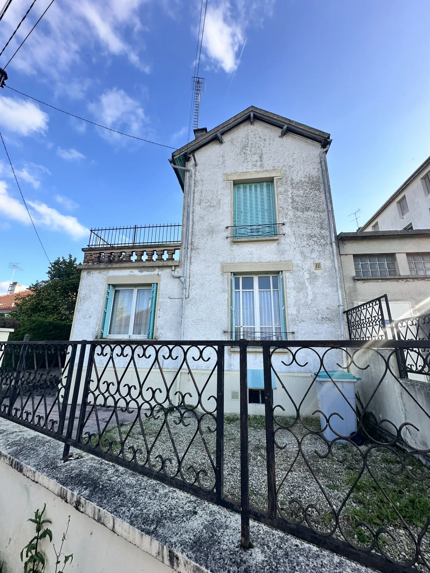 Maison ancienne rénovée à Sainte Savine de 79,36 m² avec 3 chambres et dépendances