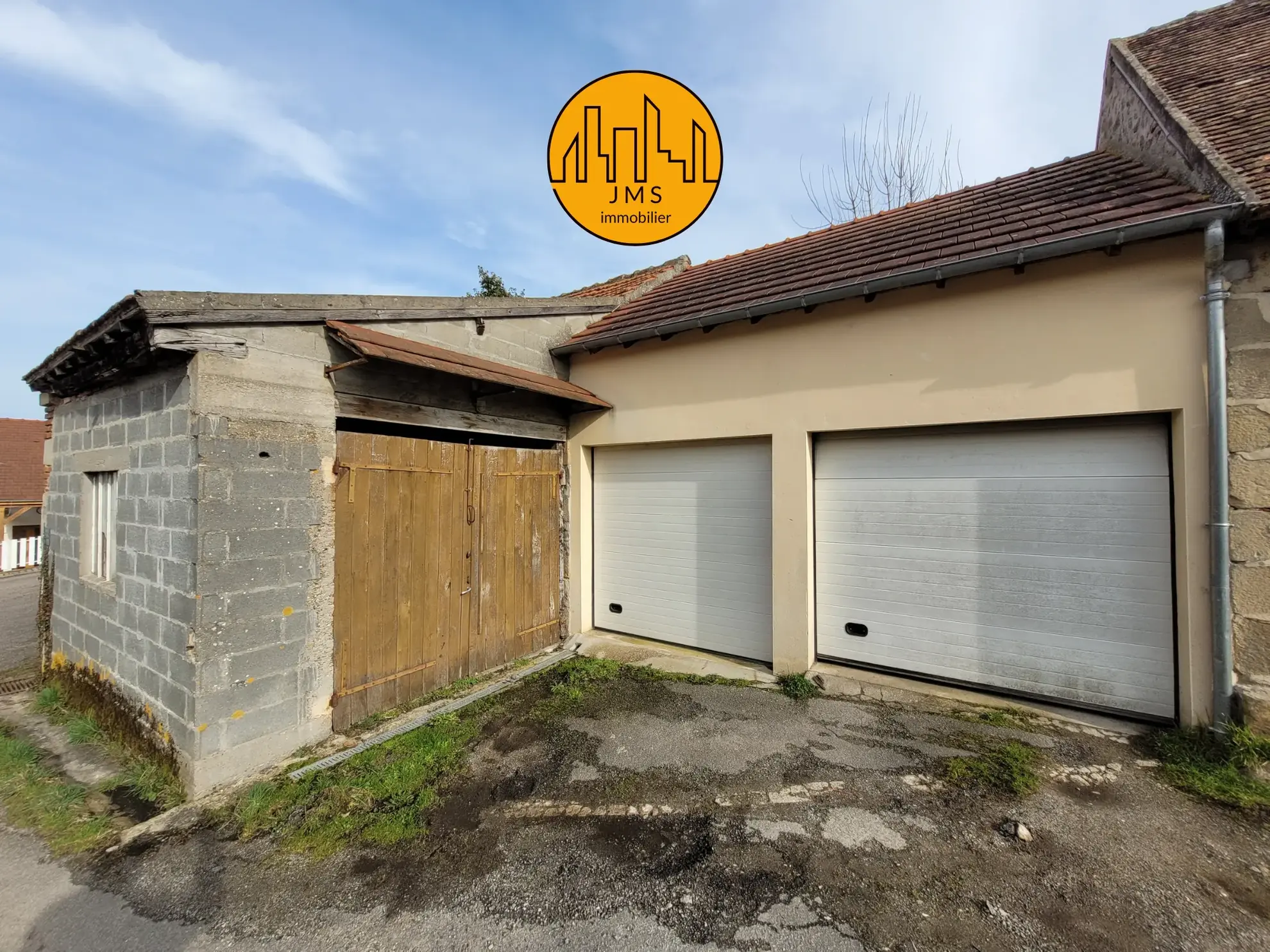 Grande maison familiale de 210 m² à Chatillon avec jardin et garage 