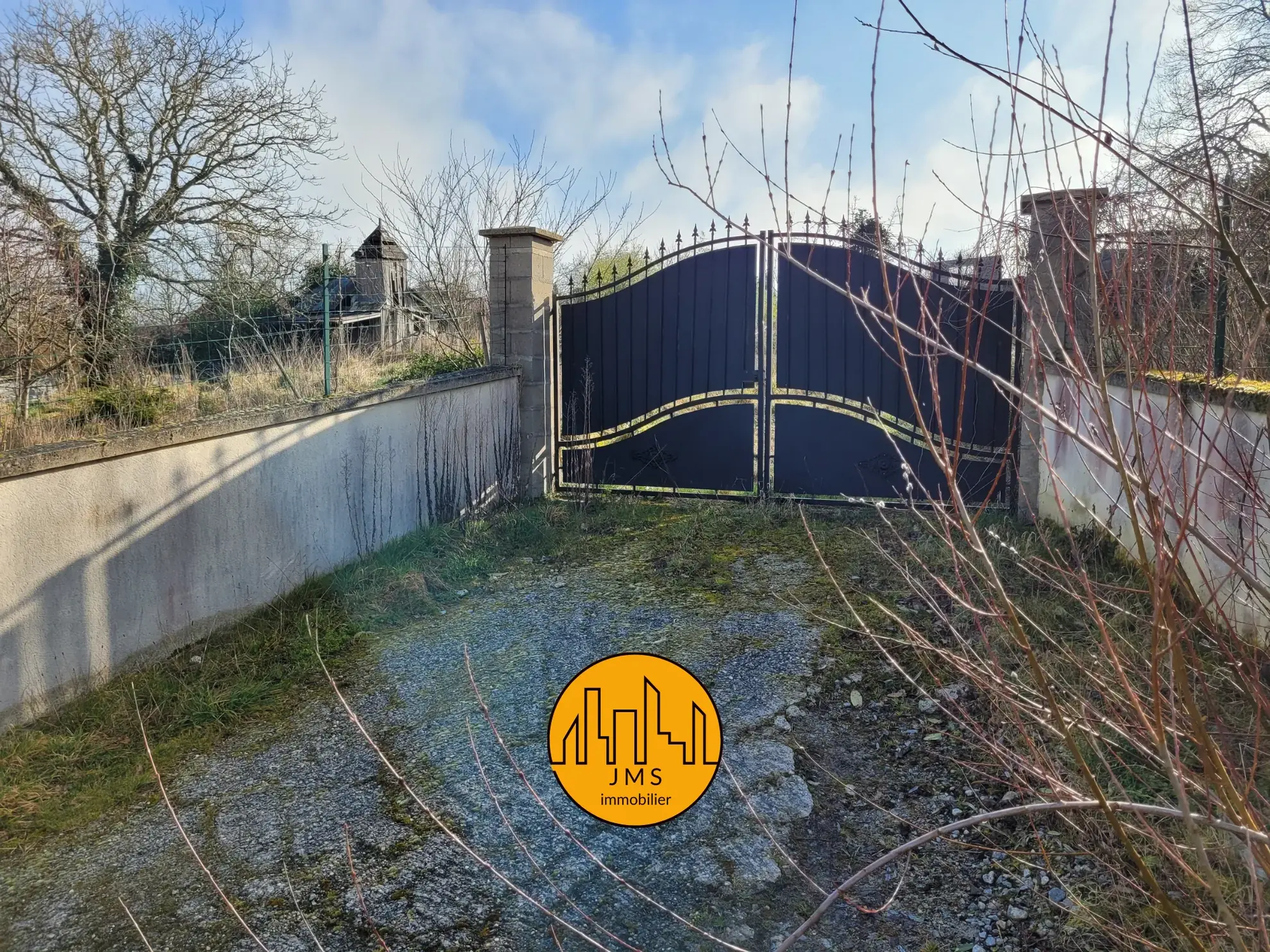 Grande maison familiale de 210 m² à Chatillon avec jardin et garage 