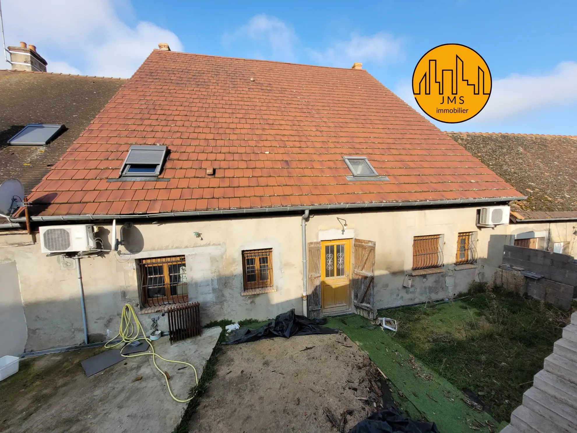 Grande maison familiale de 210 m² à Chatillon avec jardin et garage 