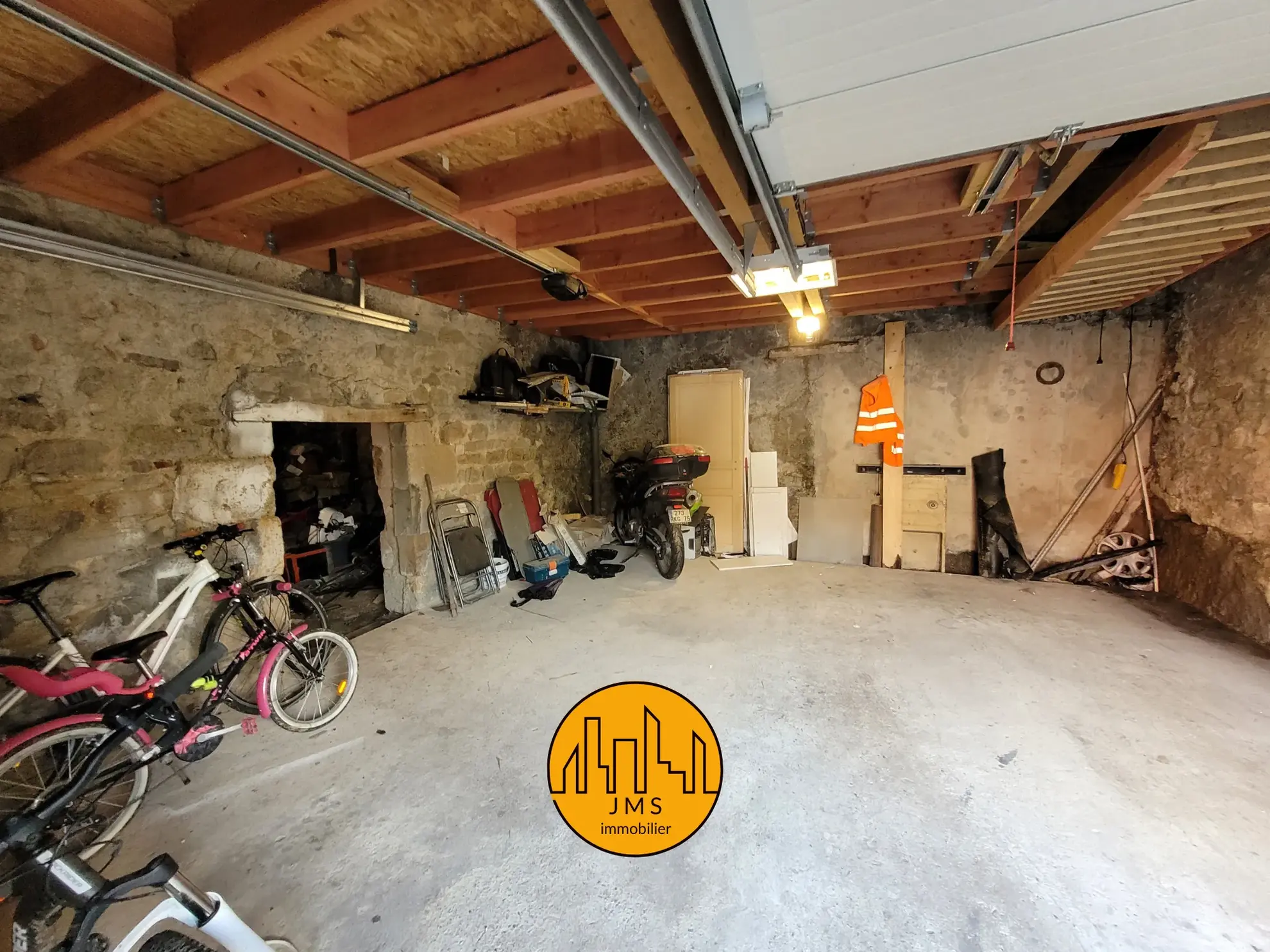 Grande maison familiale de 210 m² à Chatillon avec jardin et garage 