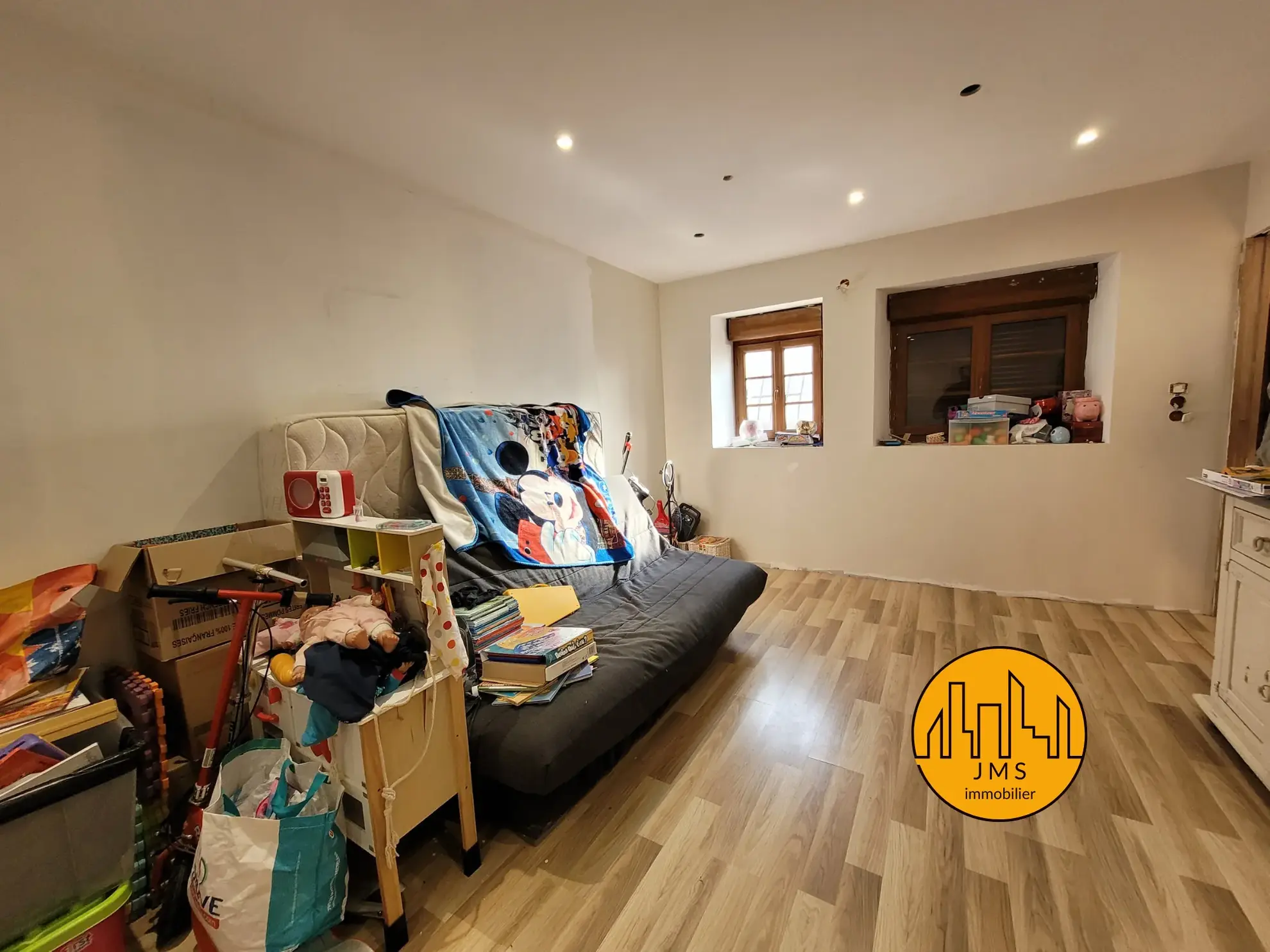 Grande maison familiale de 210 m² à Chatillon avec jardin et garage 