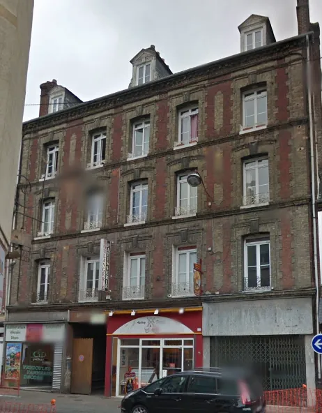 Ensemble immobilier avec local commercial et appartements à Caudebec-lès-Elbeuf