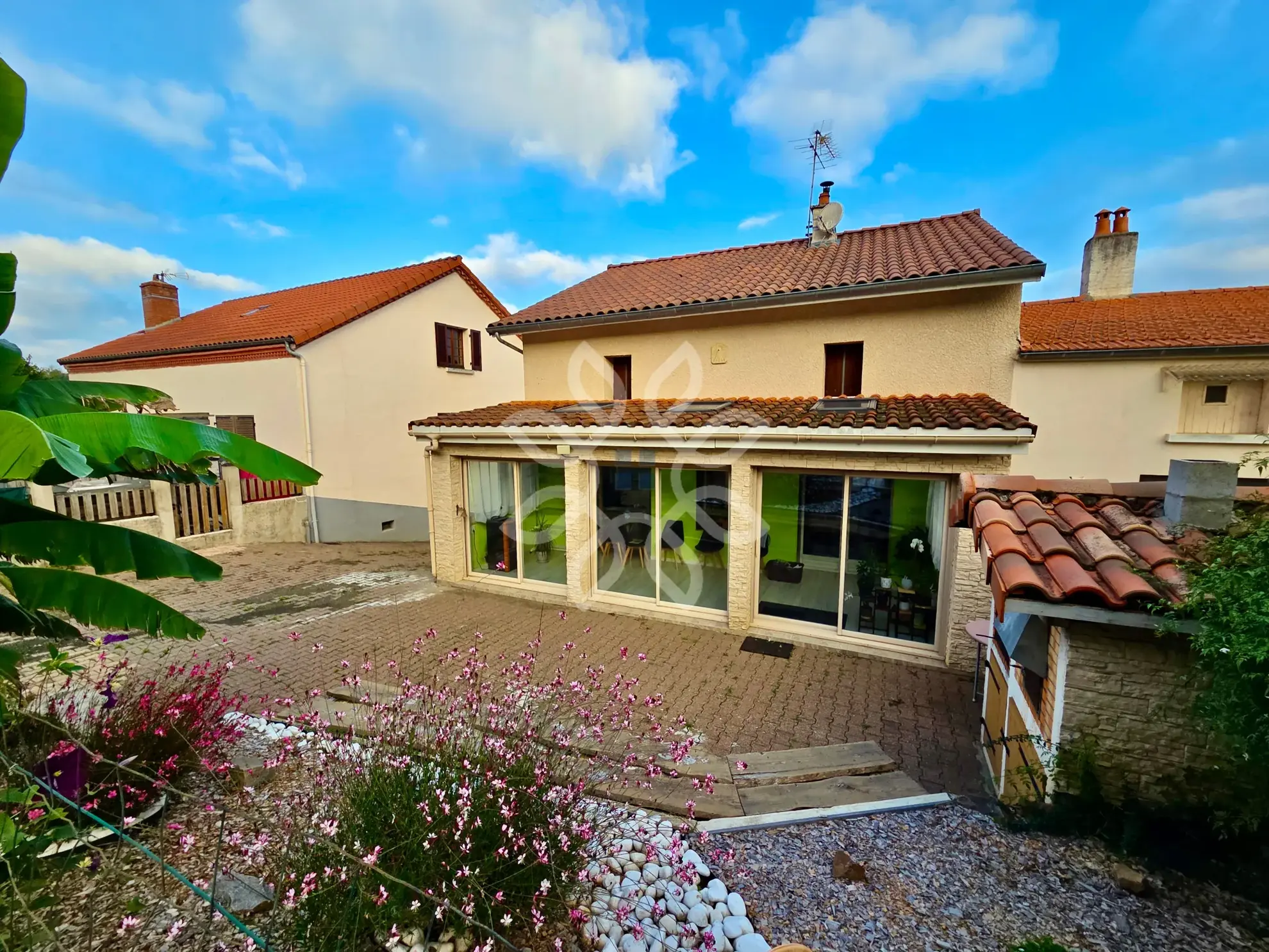 Maison familiale avec jardin, terrasse et cuisine d’été à Ste Florine (43250)