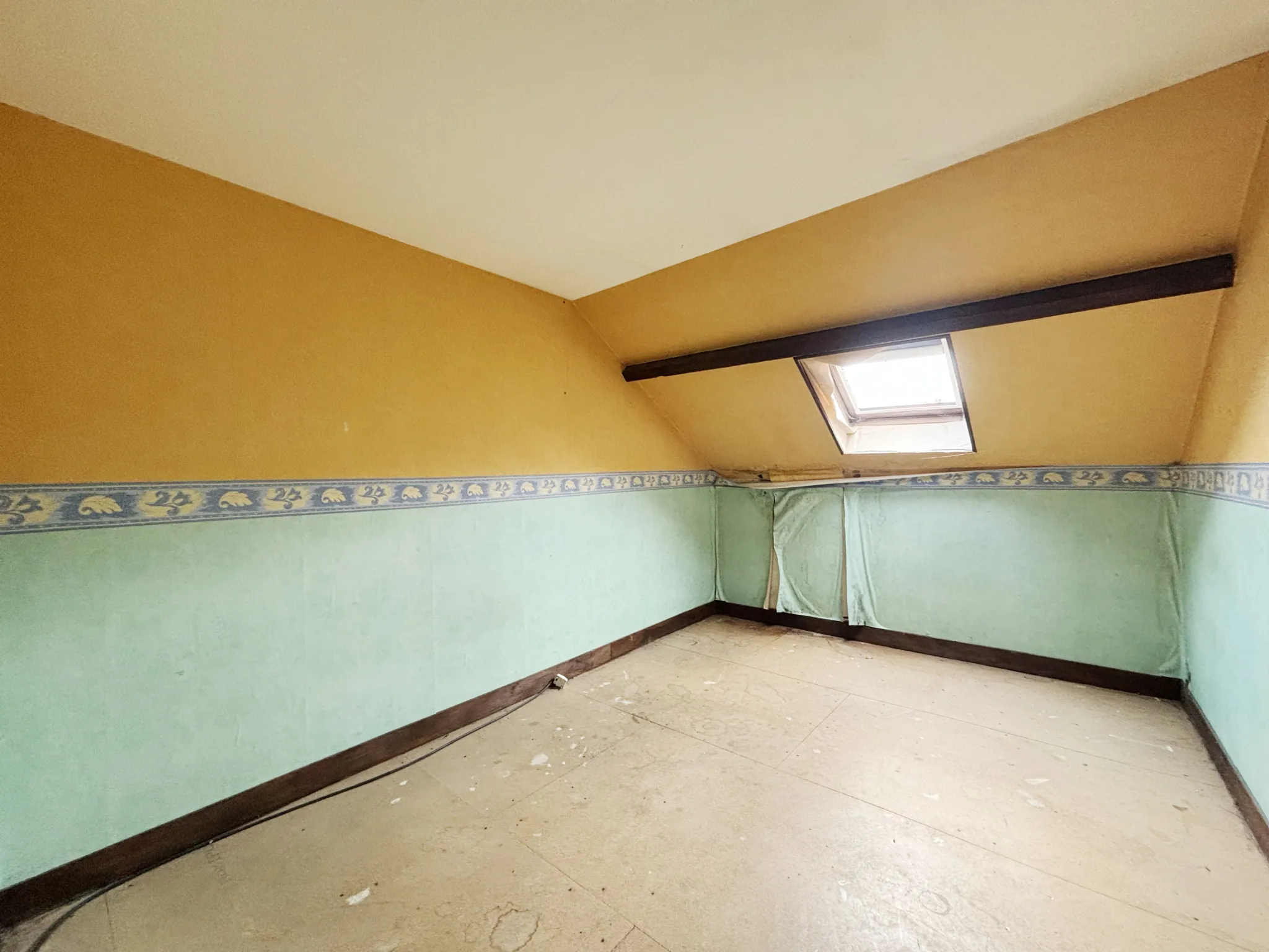 Maison de ville à Saint-Just-en-Chaussée de 97 m² à rénover 