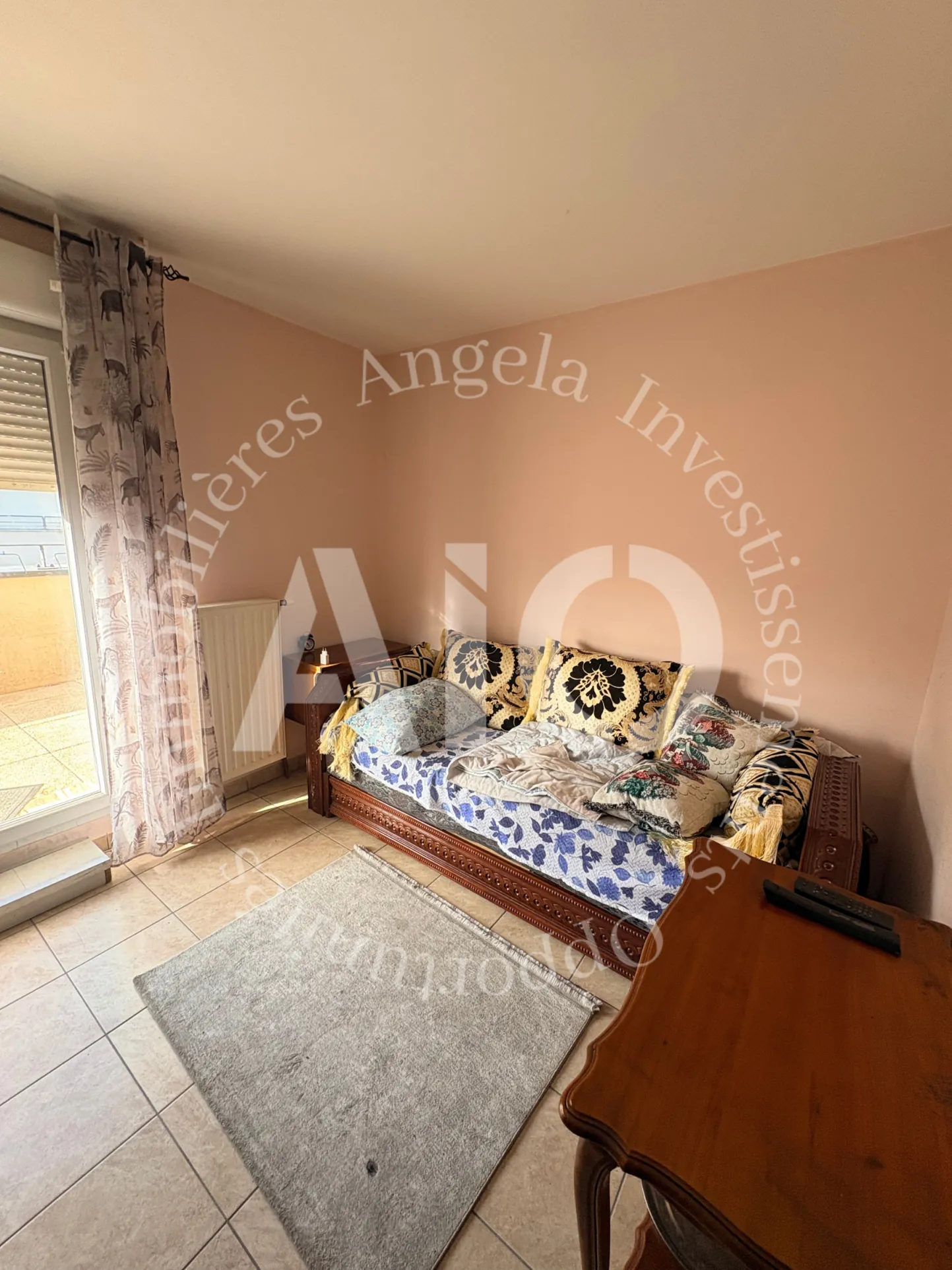 Appartement T2 de 50 m² avec terrasse, stationnement et cave à Villeurbanne 