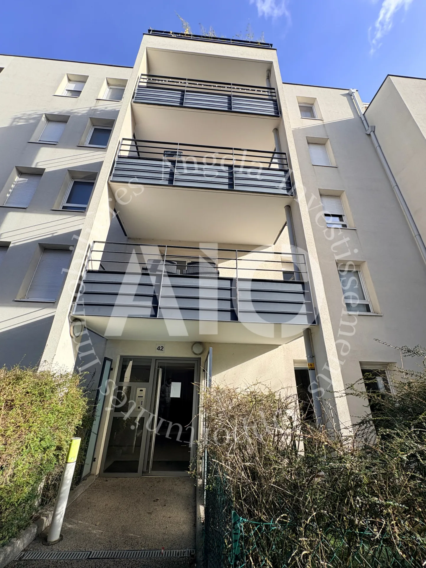 Appartement T2 de 50 m² avec terrasse, stationnement et cave à Villeurbanne 