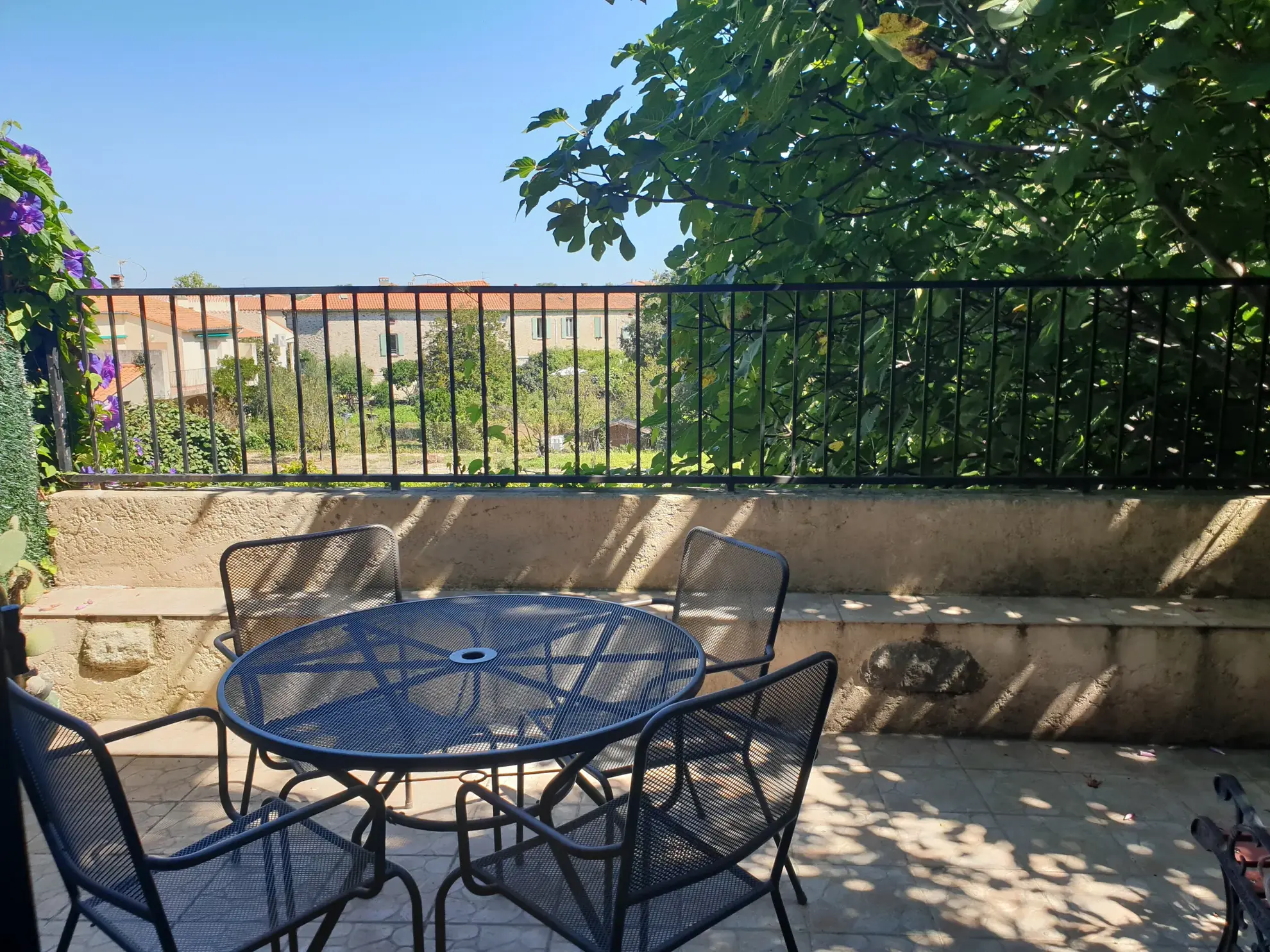 Appartement duplex avec balcon et cour dans les Albères à Sorede 