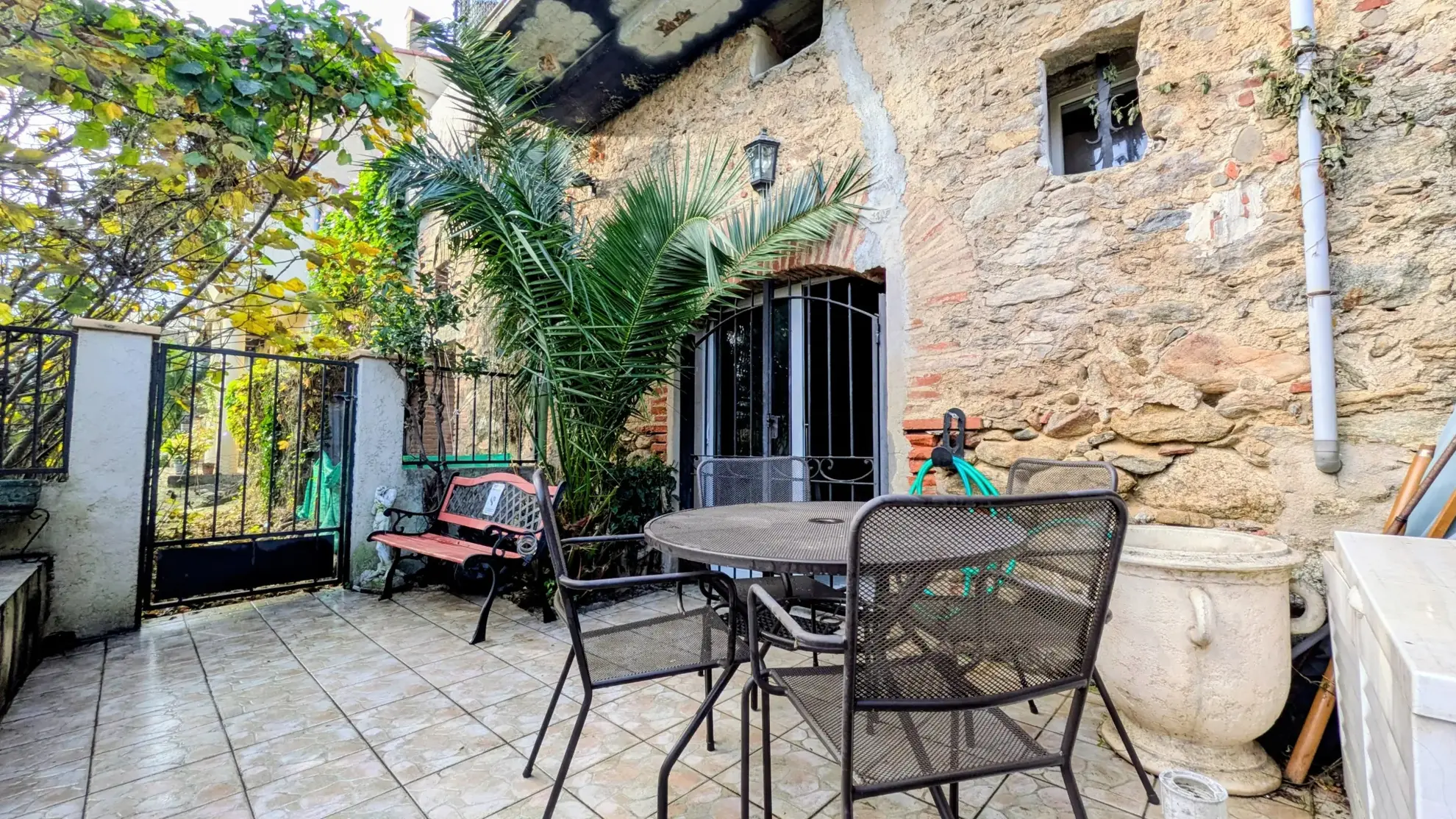 Appartement duplex avec balcon et cour dans les Albères à Sorede 