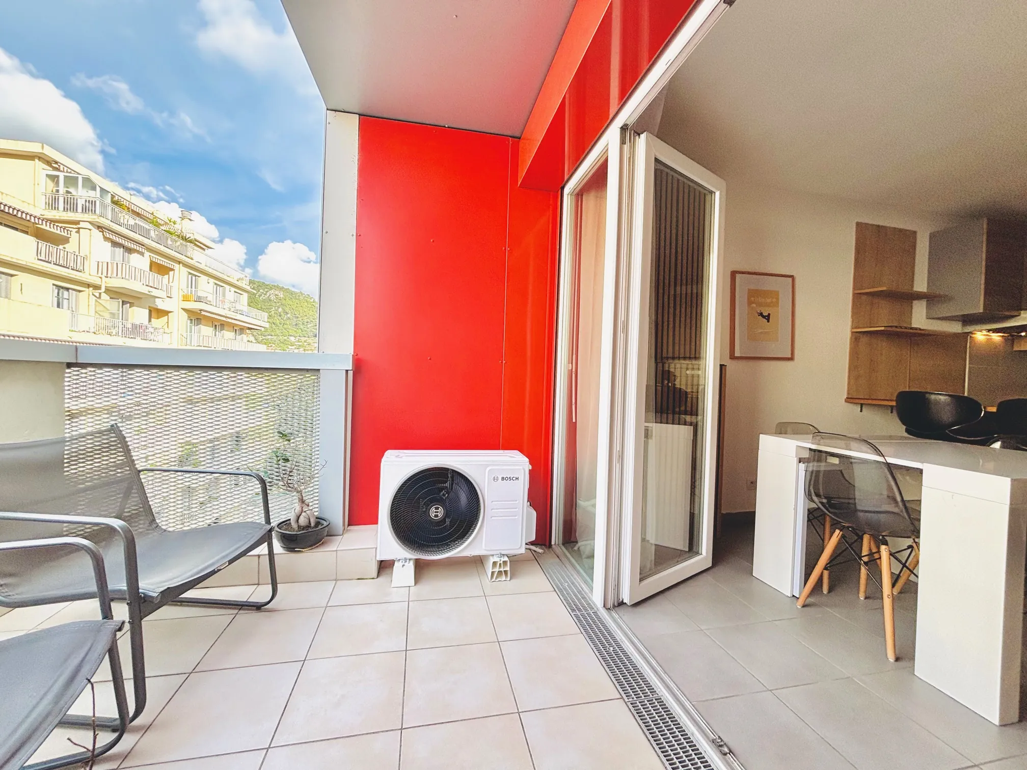Appartement 2 pièces de 44 m² à Nice, dernier étage avec terrasse et cave 