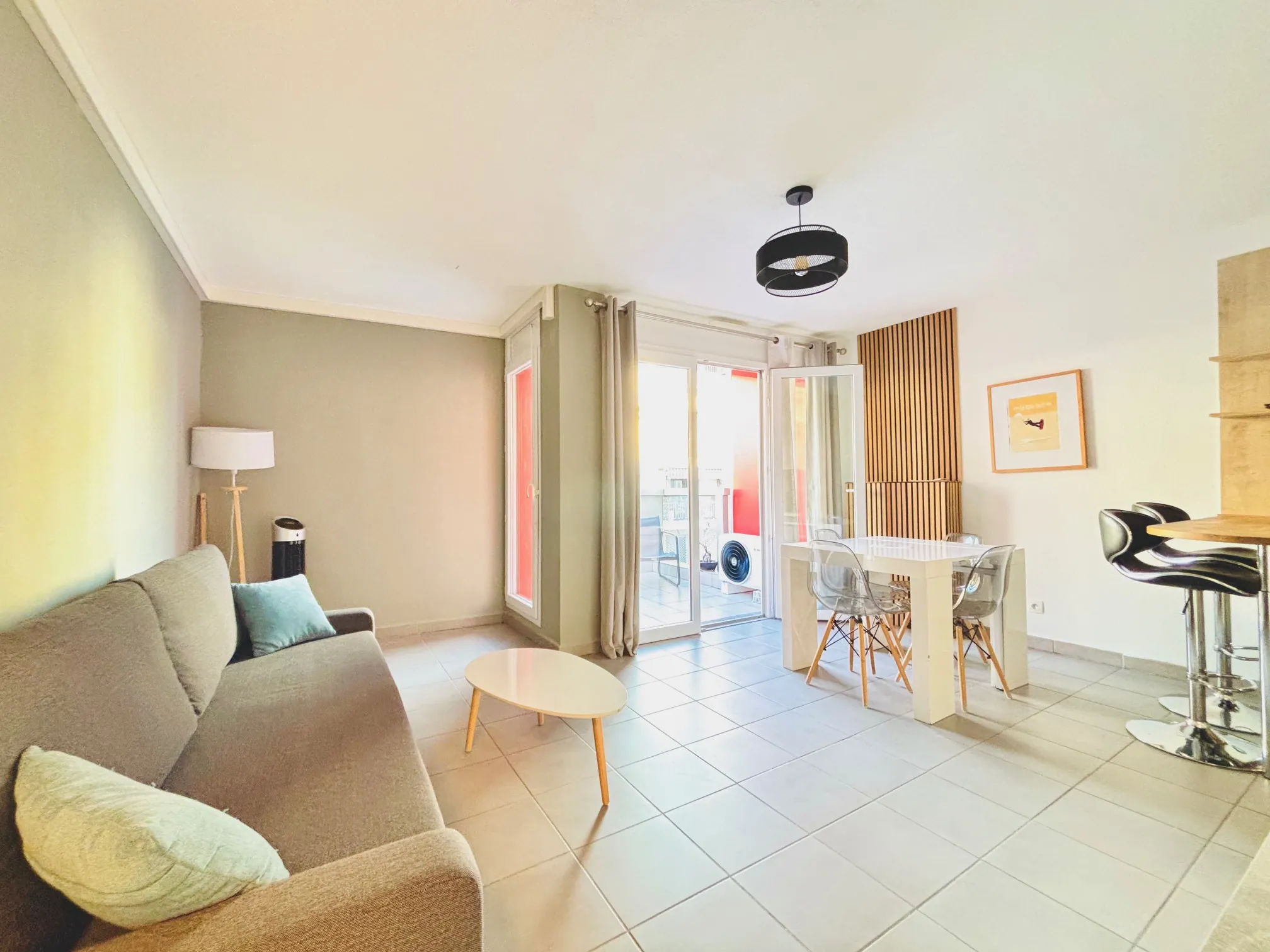 Appartement 2 pièces de 44 m² à Nice, dernier étage avec terrasse et cave 
