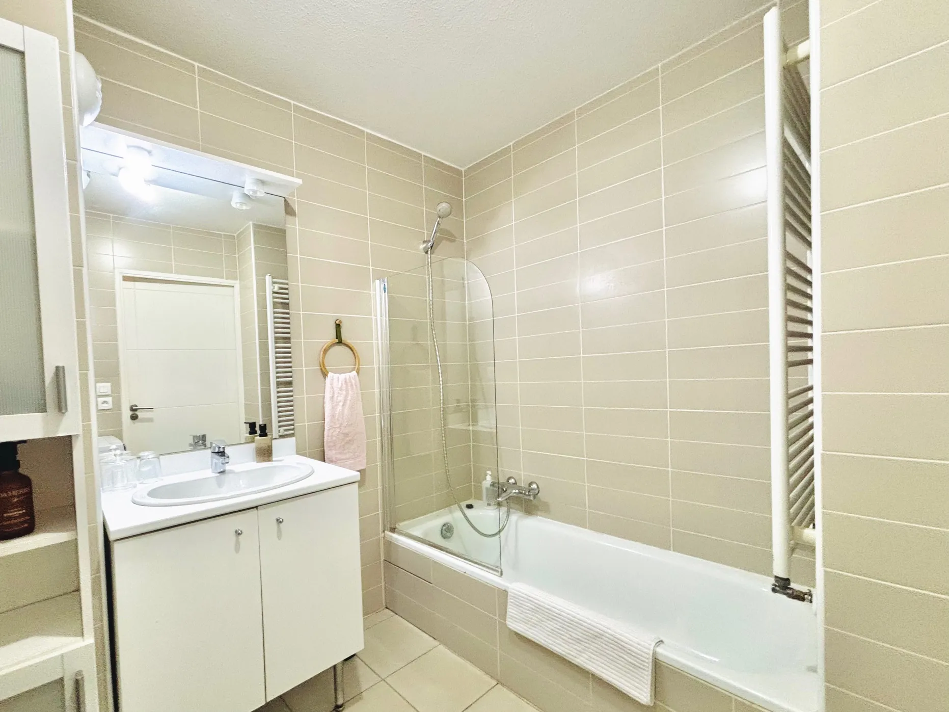 Appartement 2 pièces de 44 m² à Nice, dernier étage avec terrasse et cave 