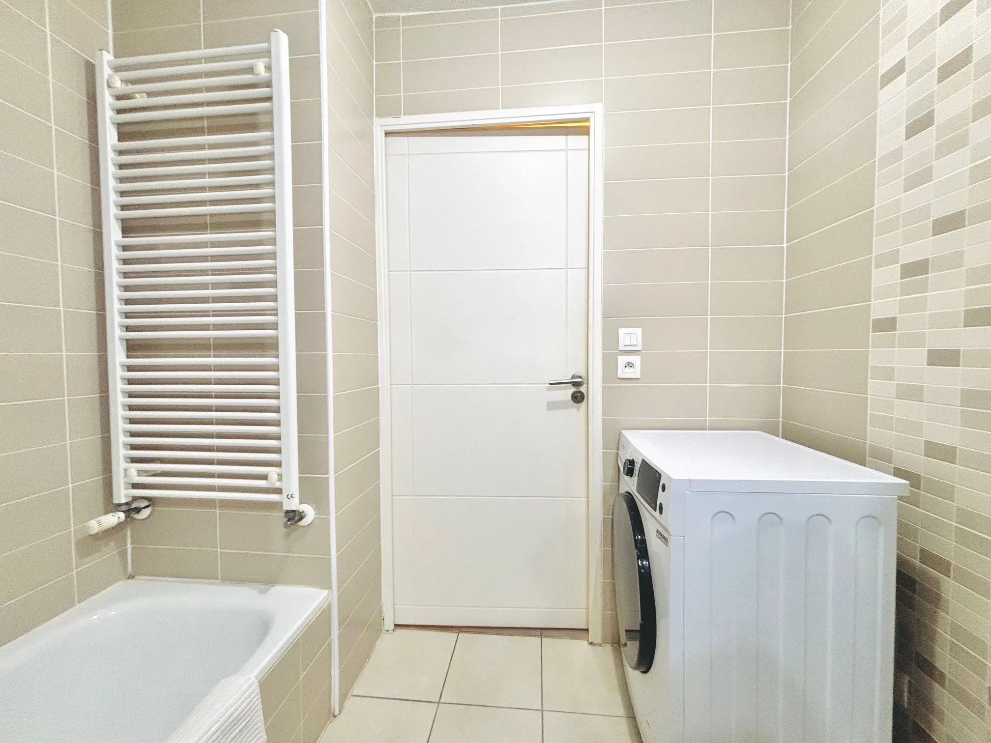 Appartement 2 pièces de 44 m² à Nice, dernier étage avec terrasse et cave 