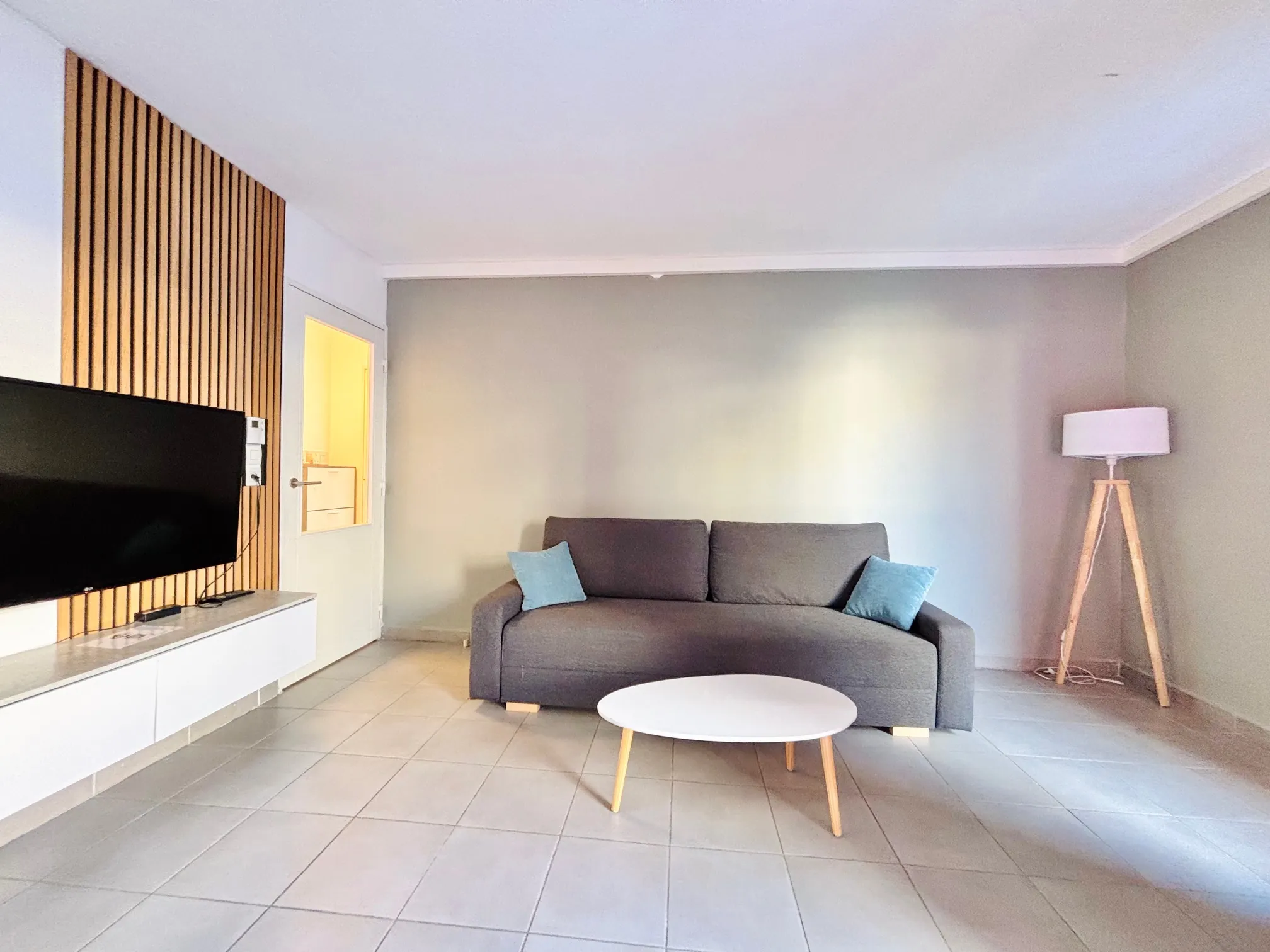 Appartement 2 pièces de 44 m² à Nice, dernier étage avec terrasse et cave 