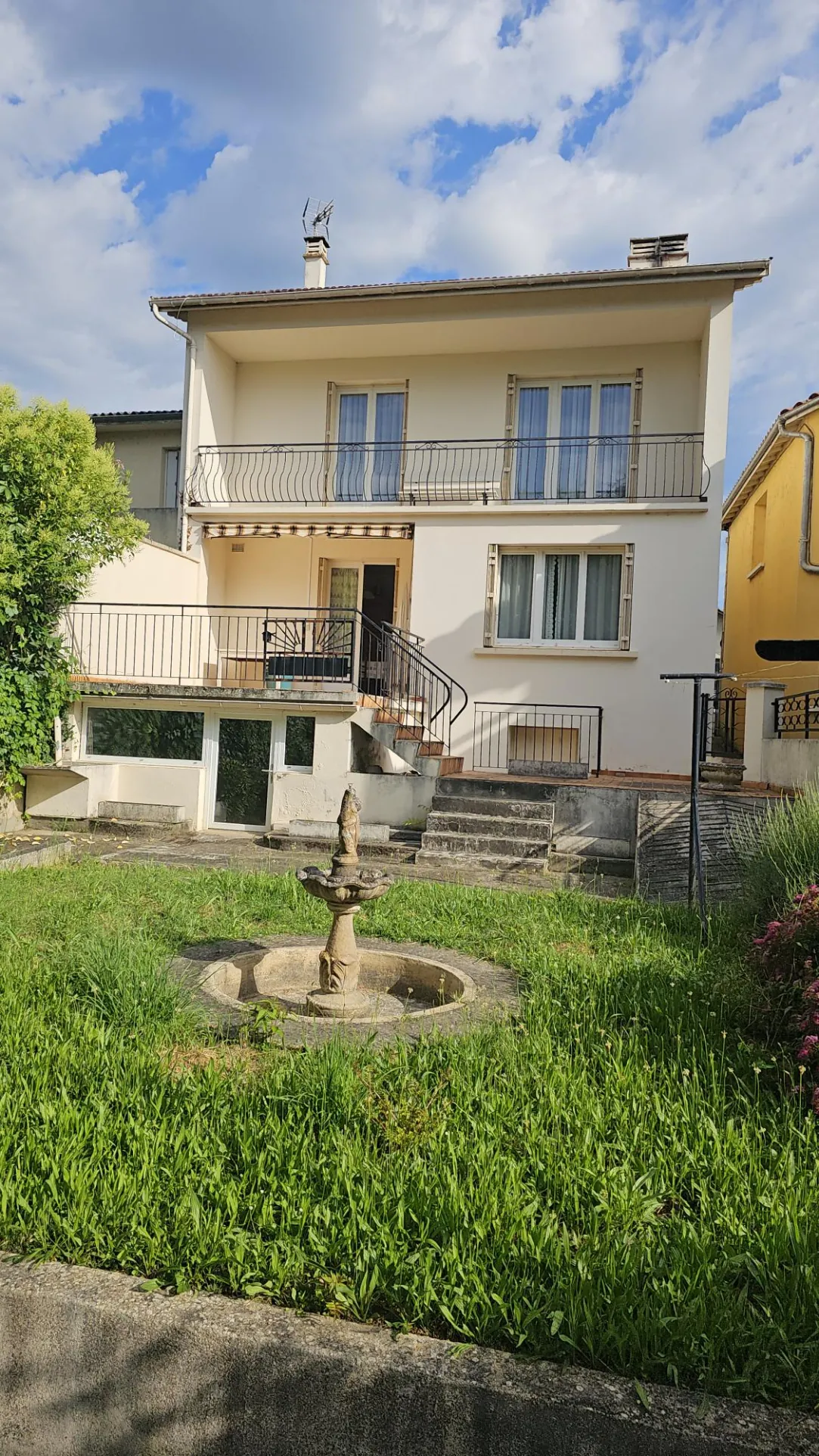 Maison de village à vendre à Monsempron-Libos avec 5 chambres et terrasse sur le Lot