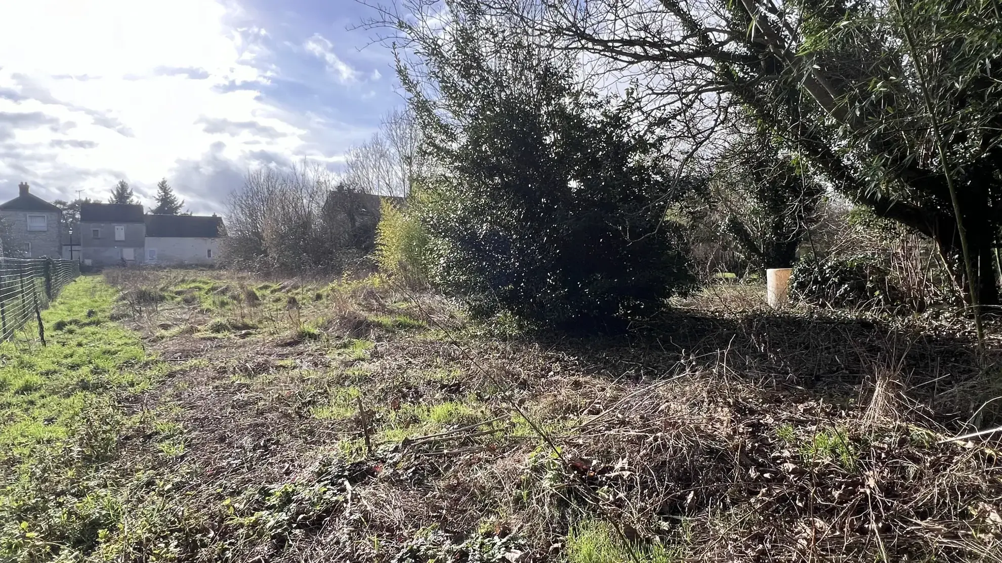 Terrain à bâtir de 752 m² à Vayres-sur-Essonne, zone UA, construction maximale 10 m