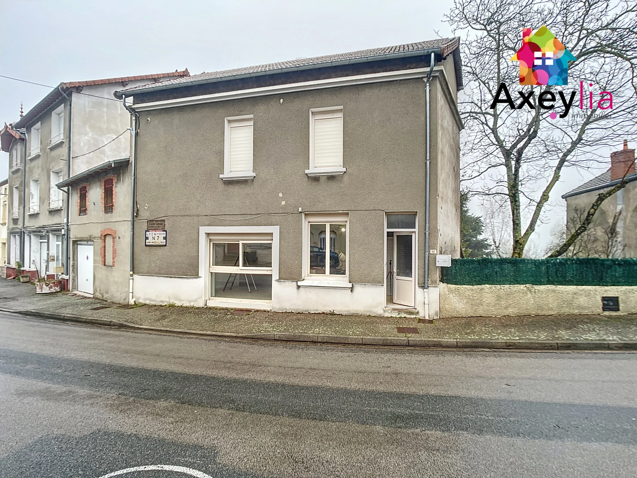 Maison de village à Saint-Martin-d'Estreaux avec 2 chambres et cave