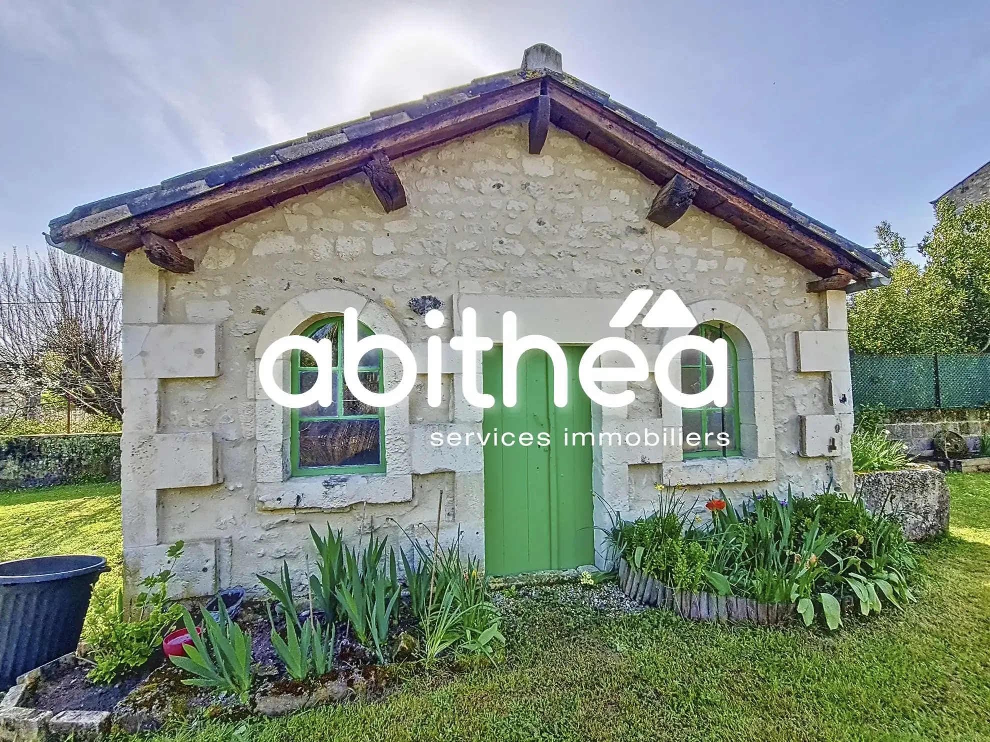 Maison ancienne de 140 m² à Saint-Fort-sur-Gironde avec jardin et garage
