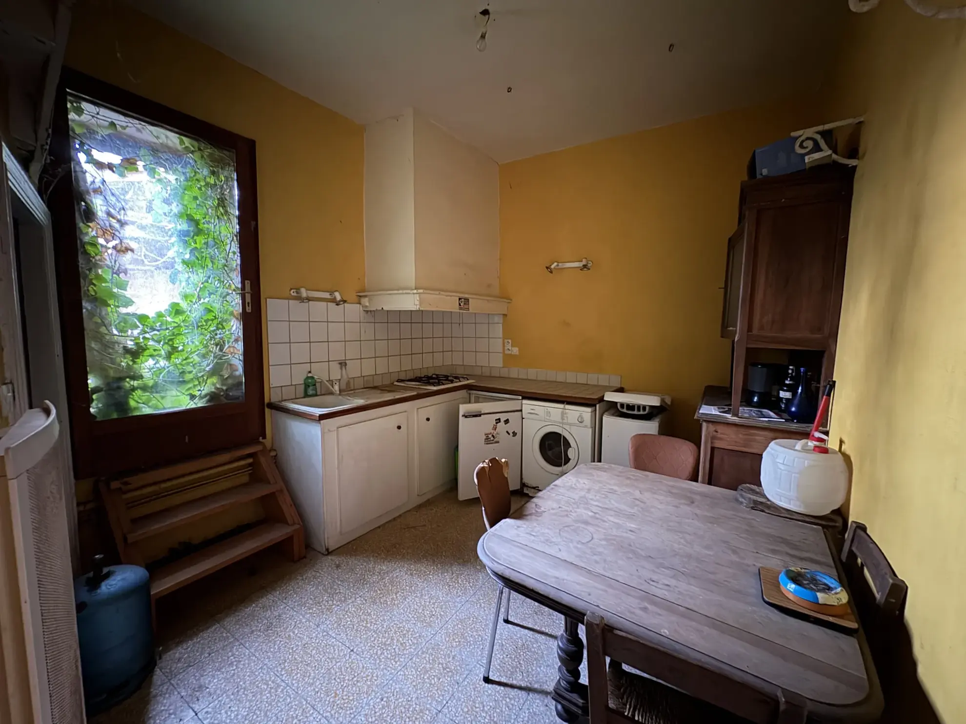 Maison de village en pierre à Belmont-sur-Rance avec 3 chambres 