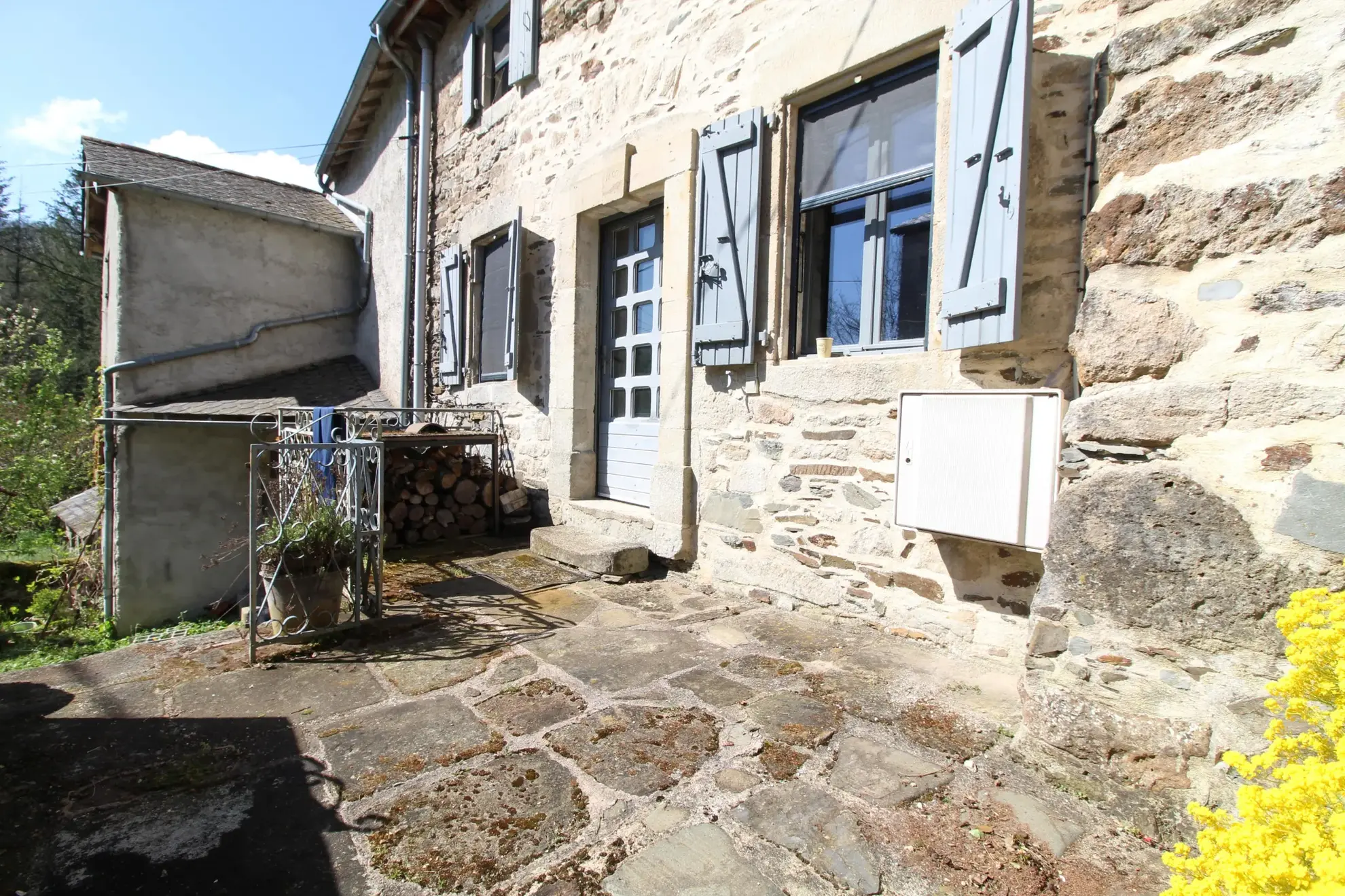 Maison en pierre de 159 m2 avec terrasse, jardin et vue dégagée à Fayet