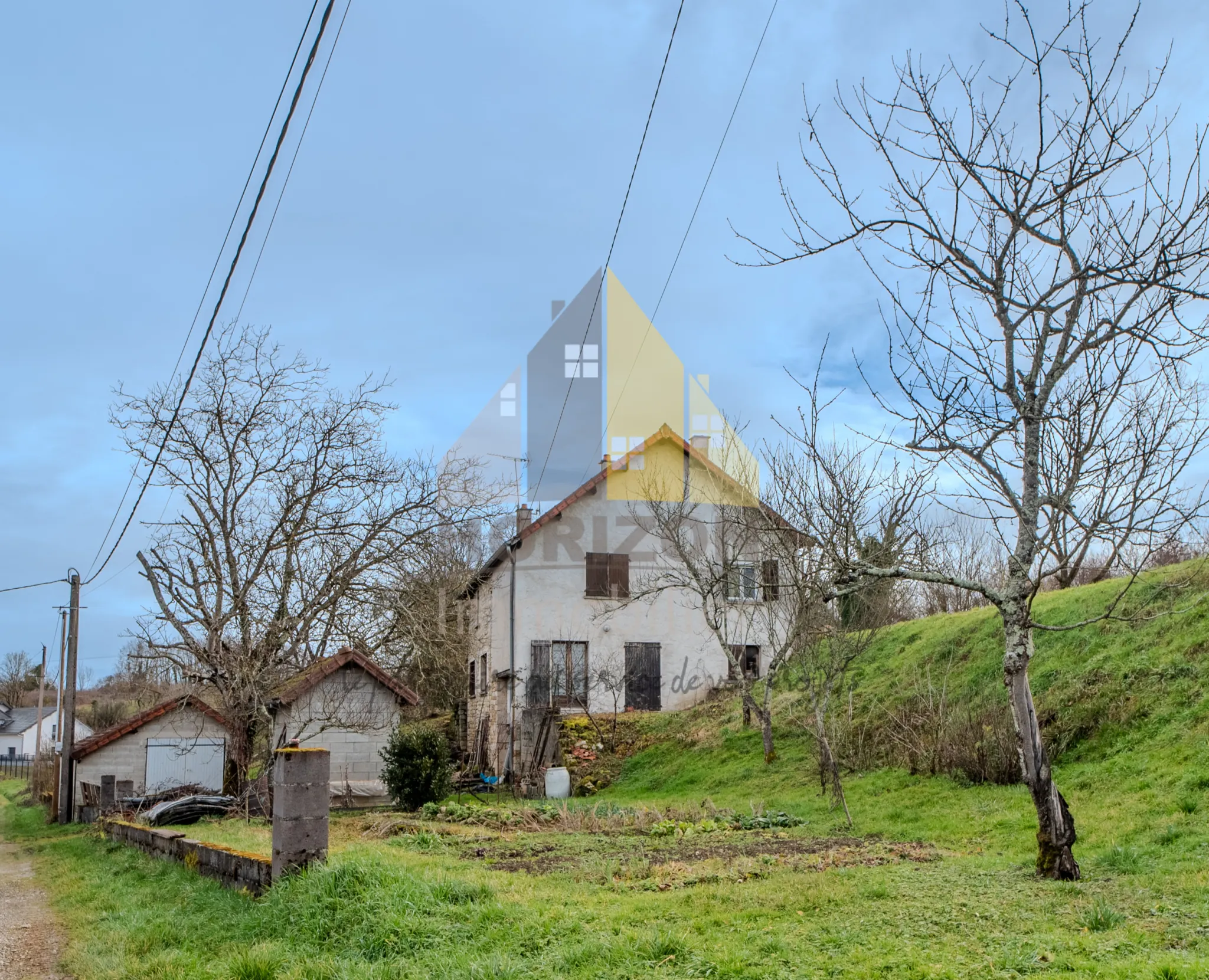 Grande maison à vendre avec double potentiel d'habitation à Sellieres
