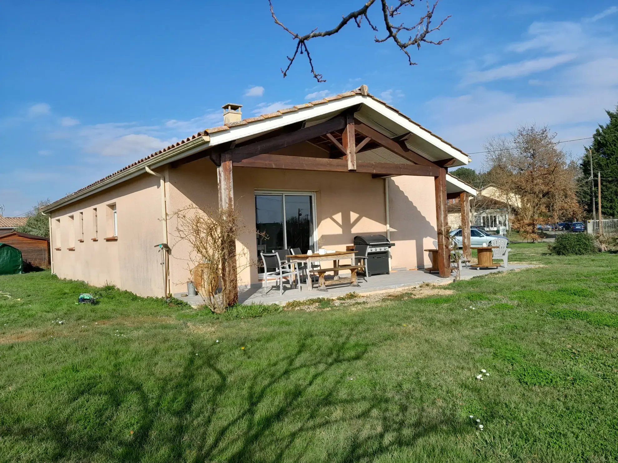 Maison de plain-pied avec jardin à Castelsarrasin - Calme et proximité des services 