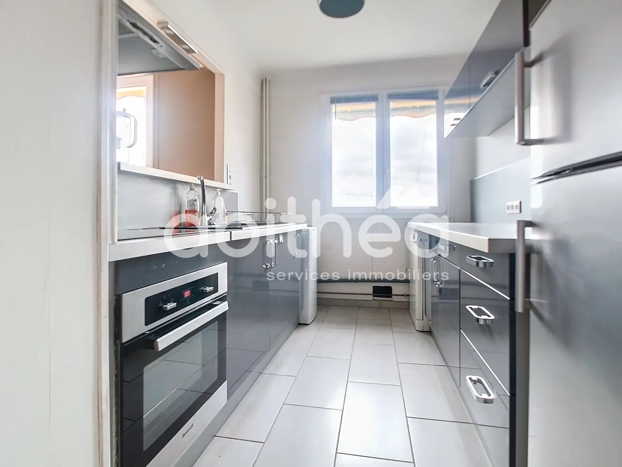 Appartement lumineux de 82 m² à Troyes avec 3 chambres et balcon, proche du centre-ville 